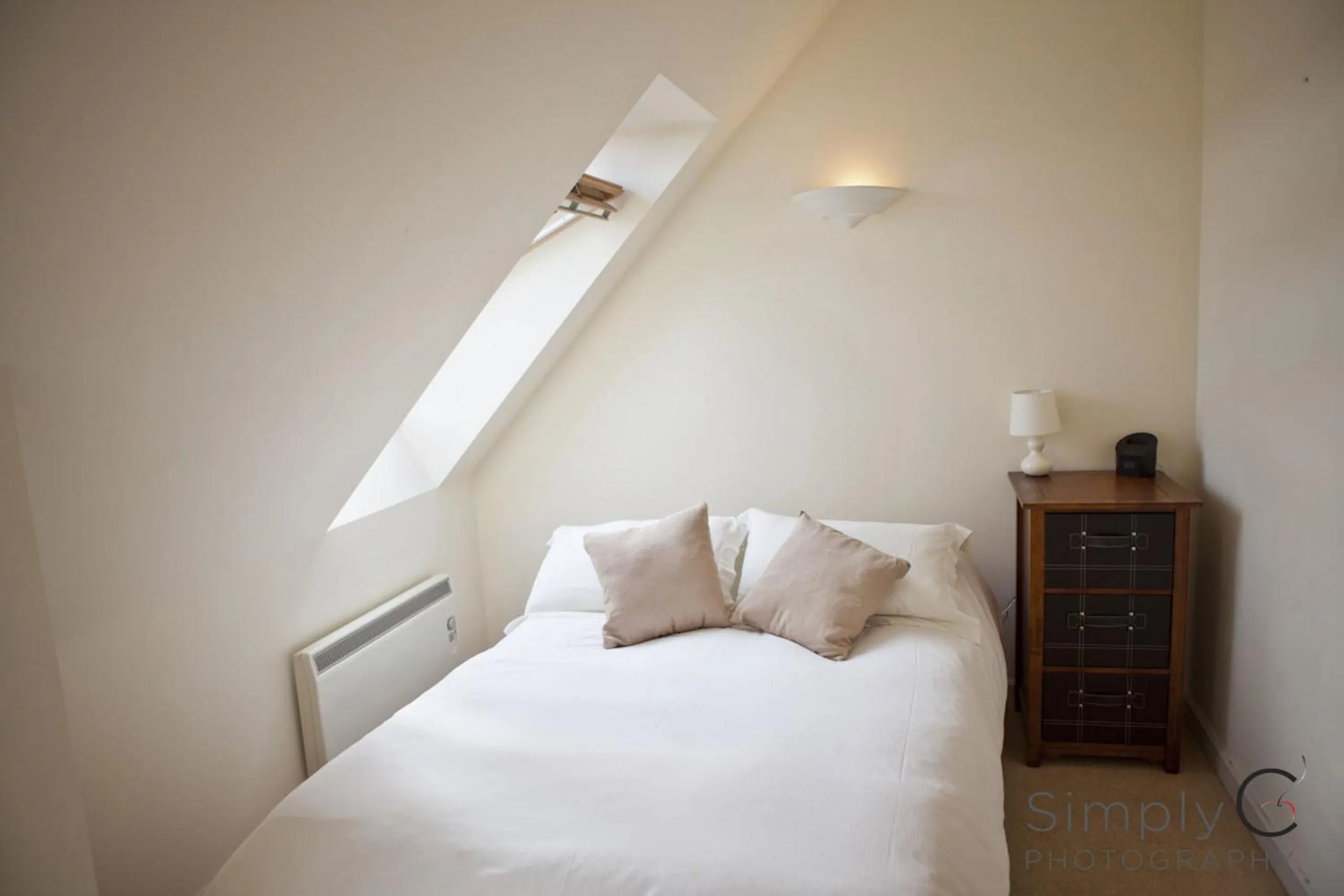 Bed in Toothbrush Apartments - Central Ipswich St Peters St