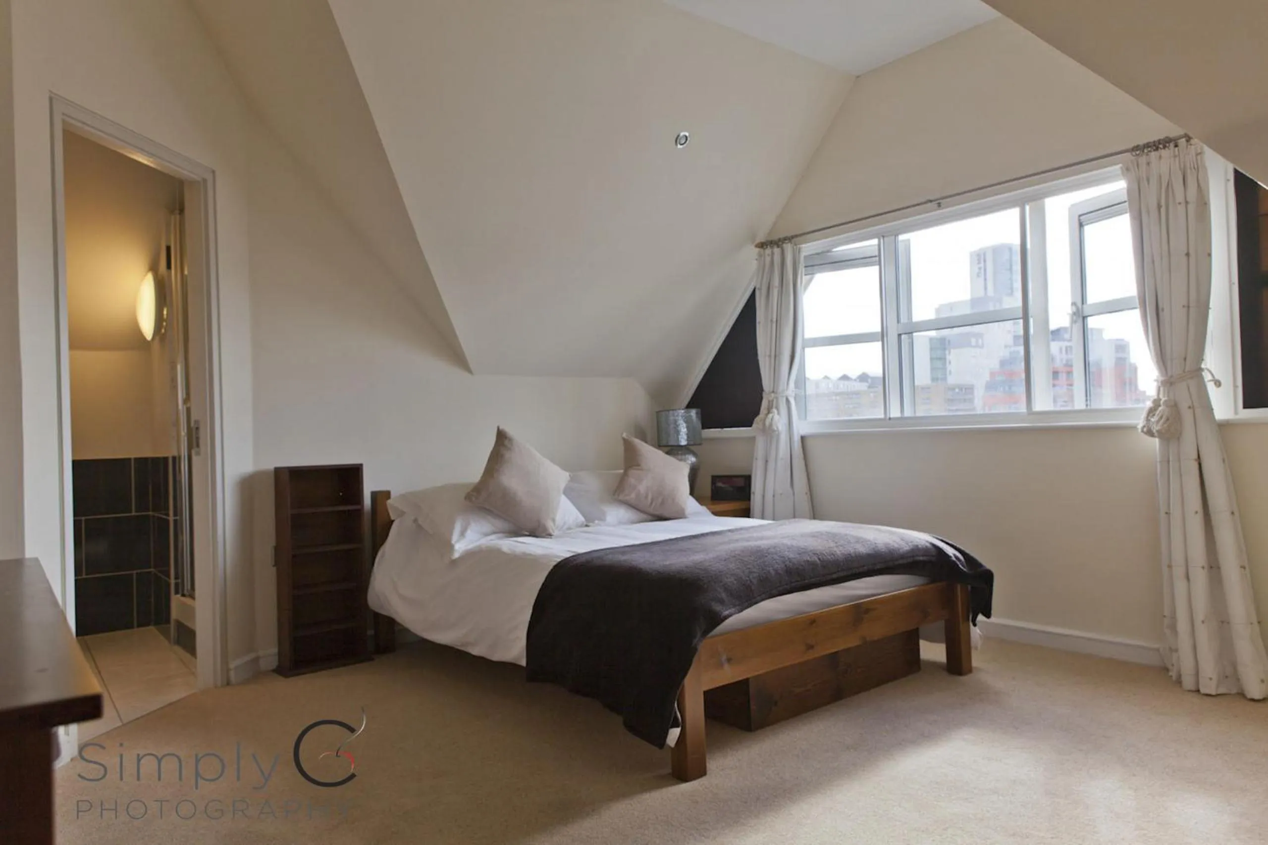 Bed in Toothbrush Apartments - Central Ipswich St Peters St