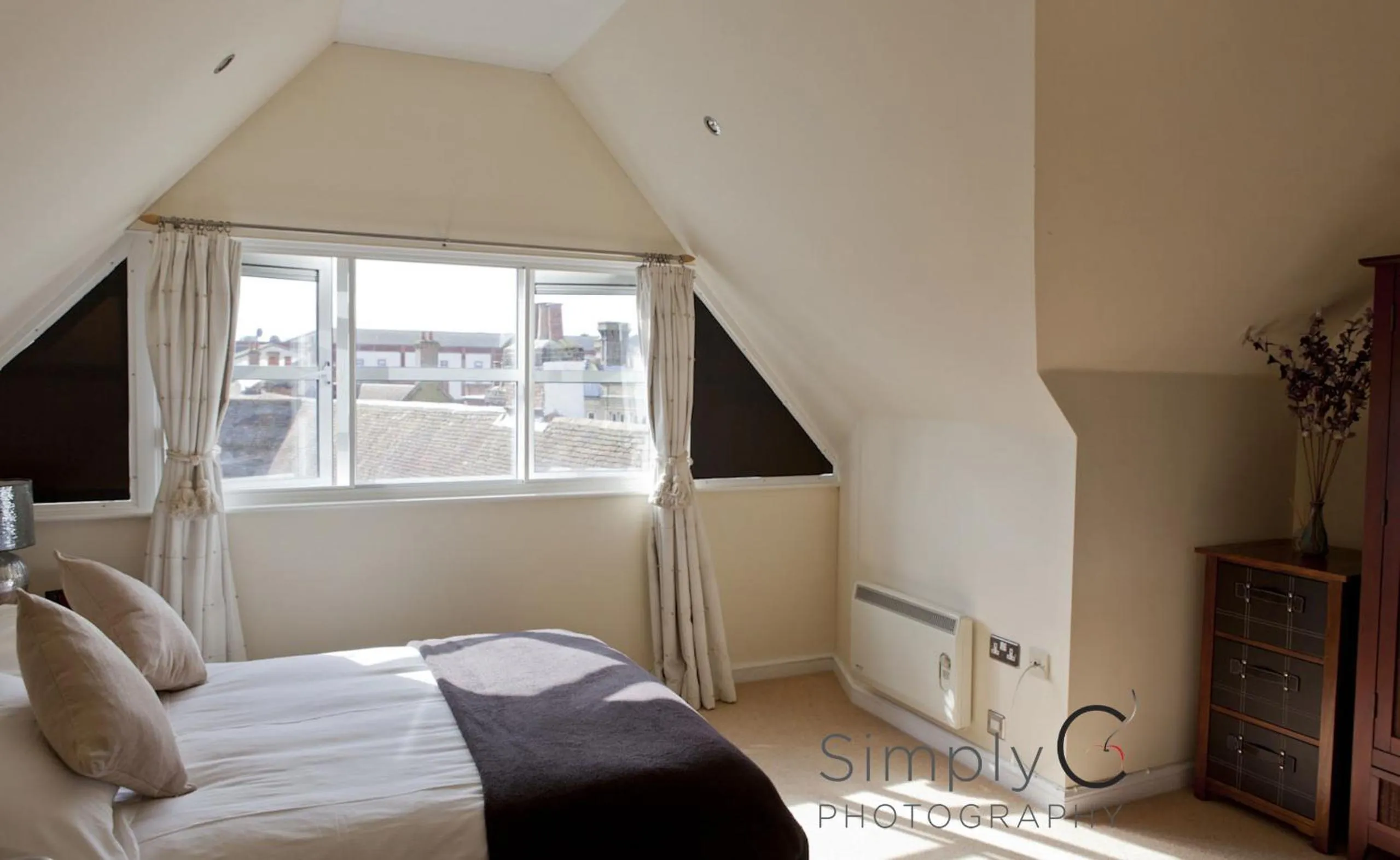 Bed in Toothbrush Apartments - Central Ipswich St Peters St