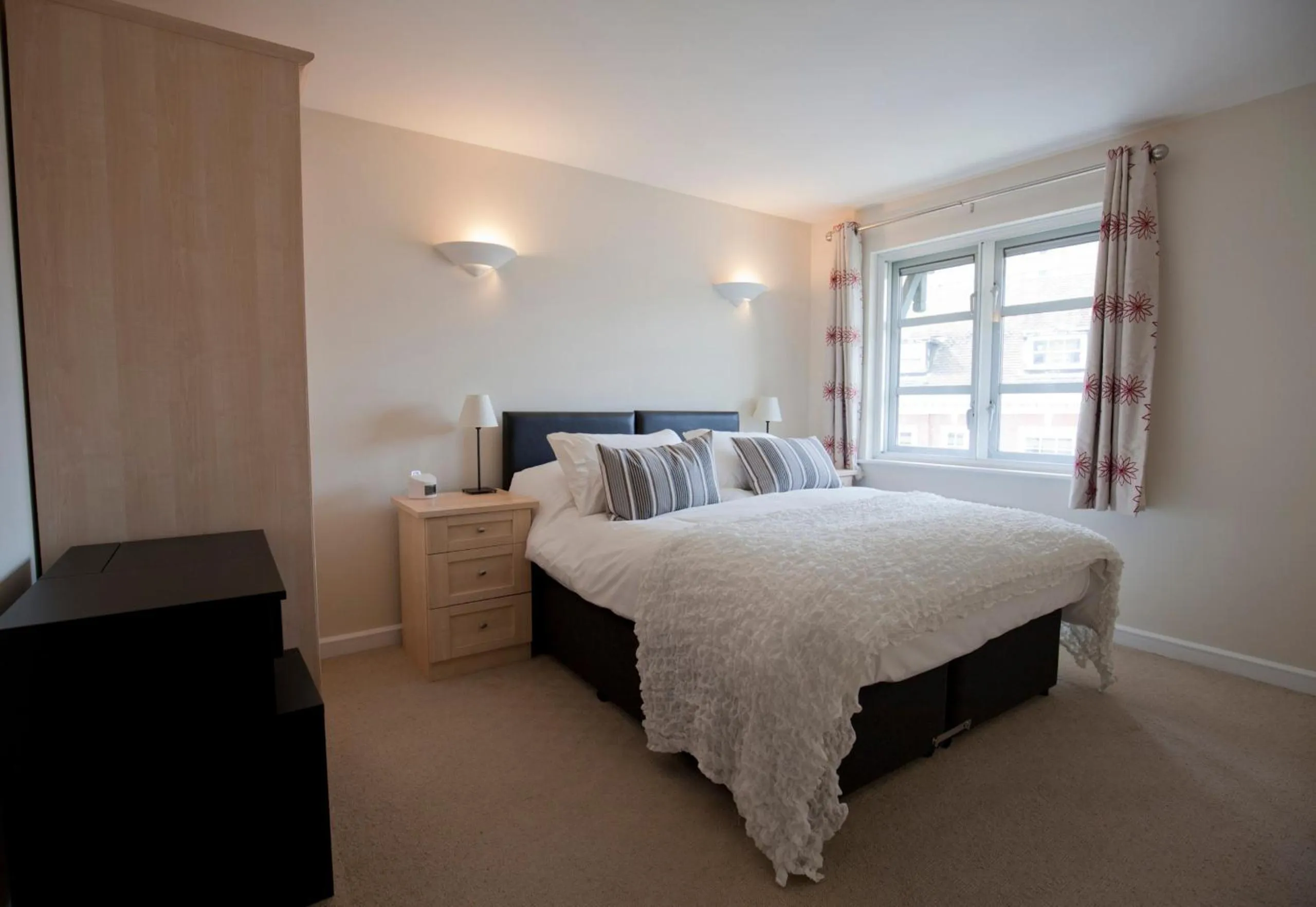 Bed in Toothbrush Apartments - Central Ipswich St Peters St