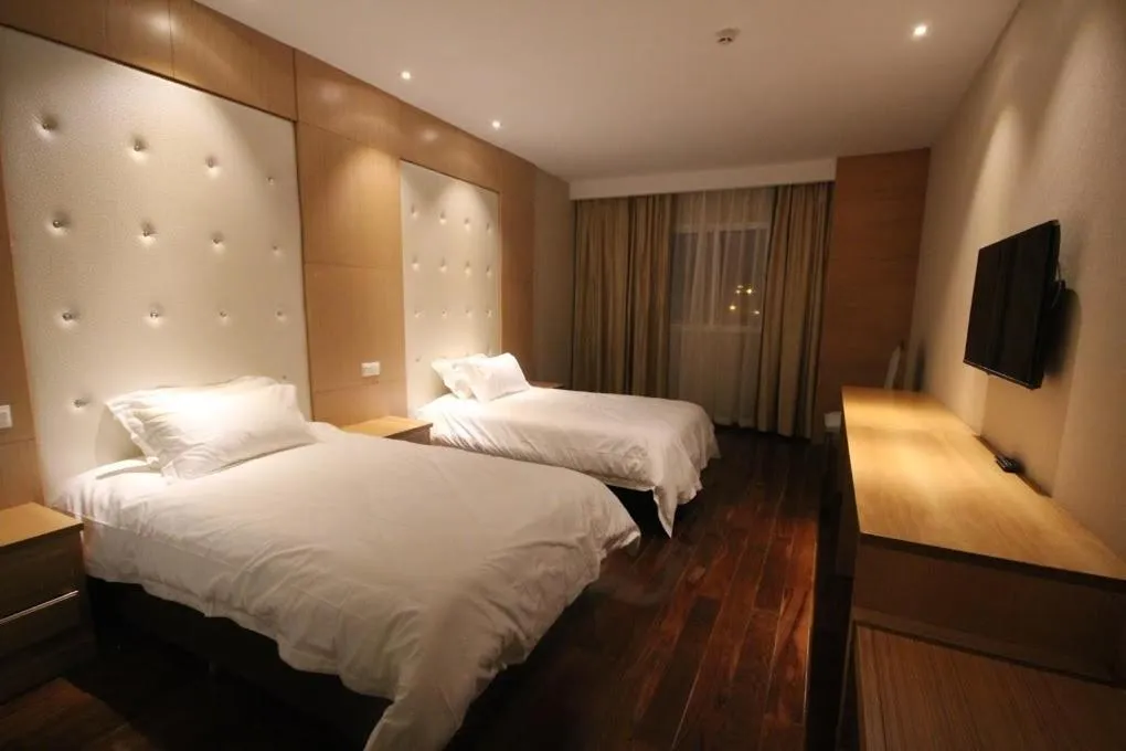 Photo of the whole room, Bed in Menoir Dorsett Madrid Leganés