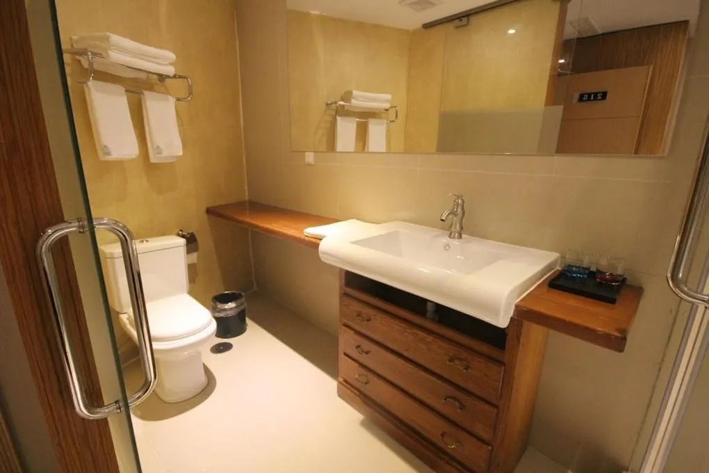 Bathroom in Menoir Dorsett Madrid Leganés