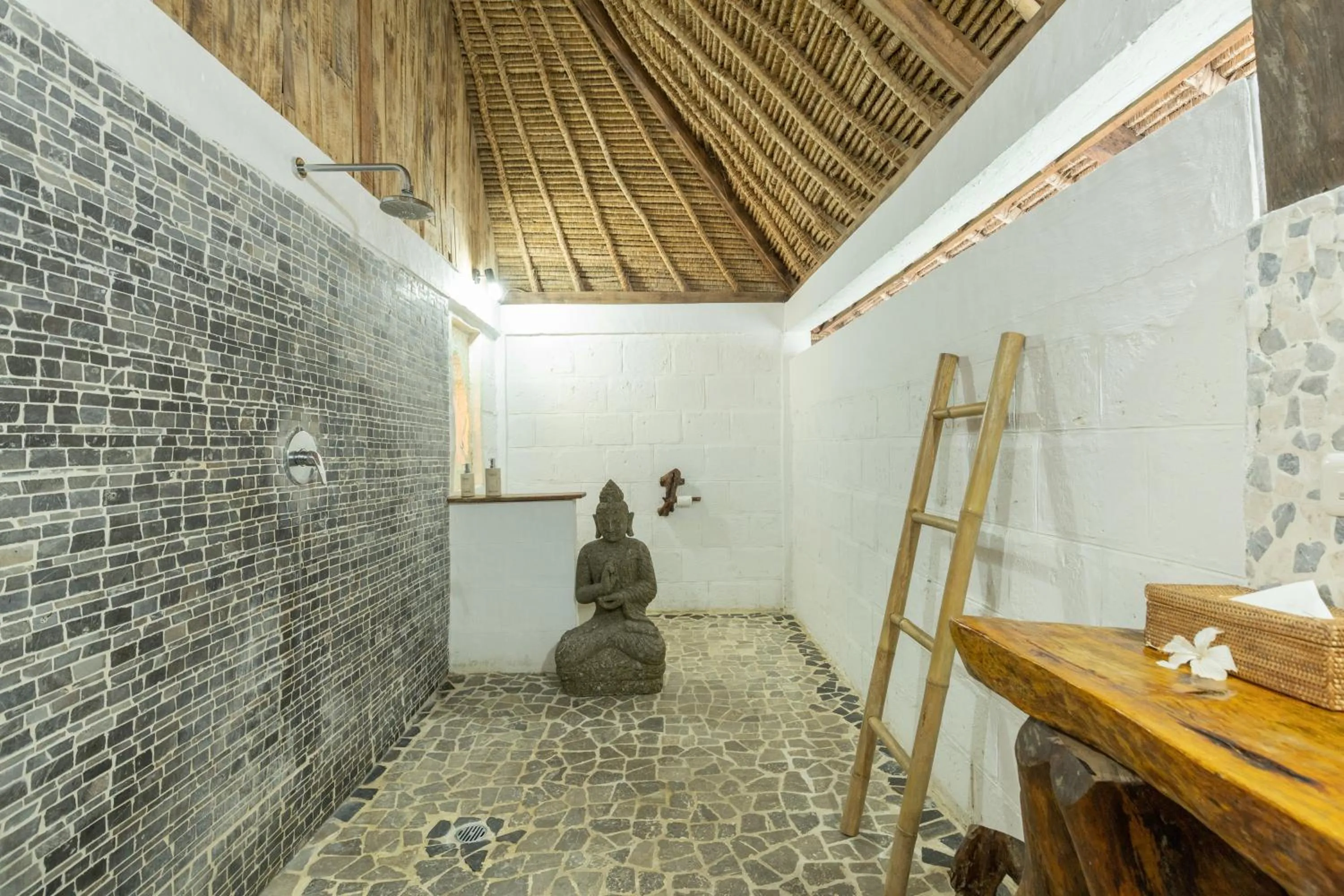 Shower in Le Yanandra Bali Resort