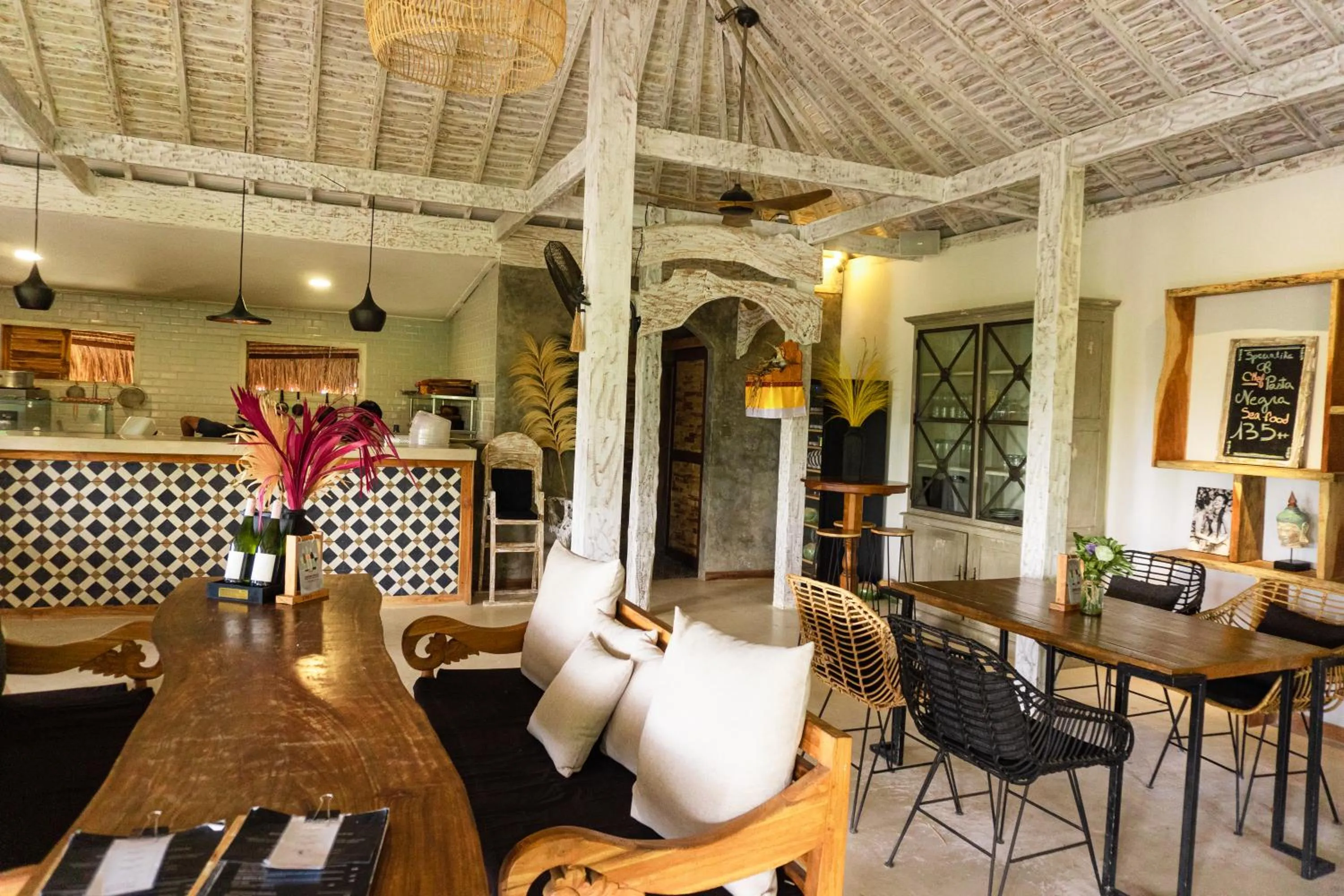 Restaurant/places to eat in Le Yanandra Bali Resort