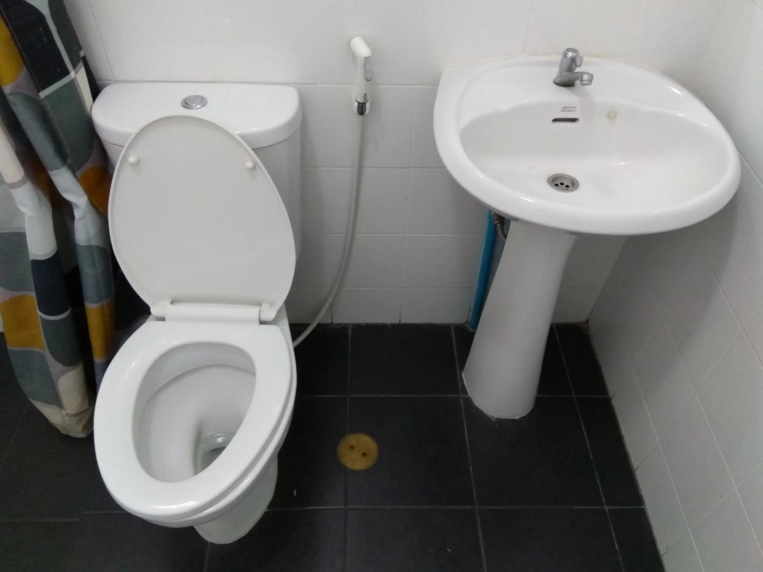 Toilet in Baan Mai Guest House