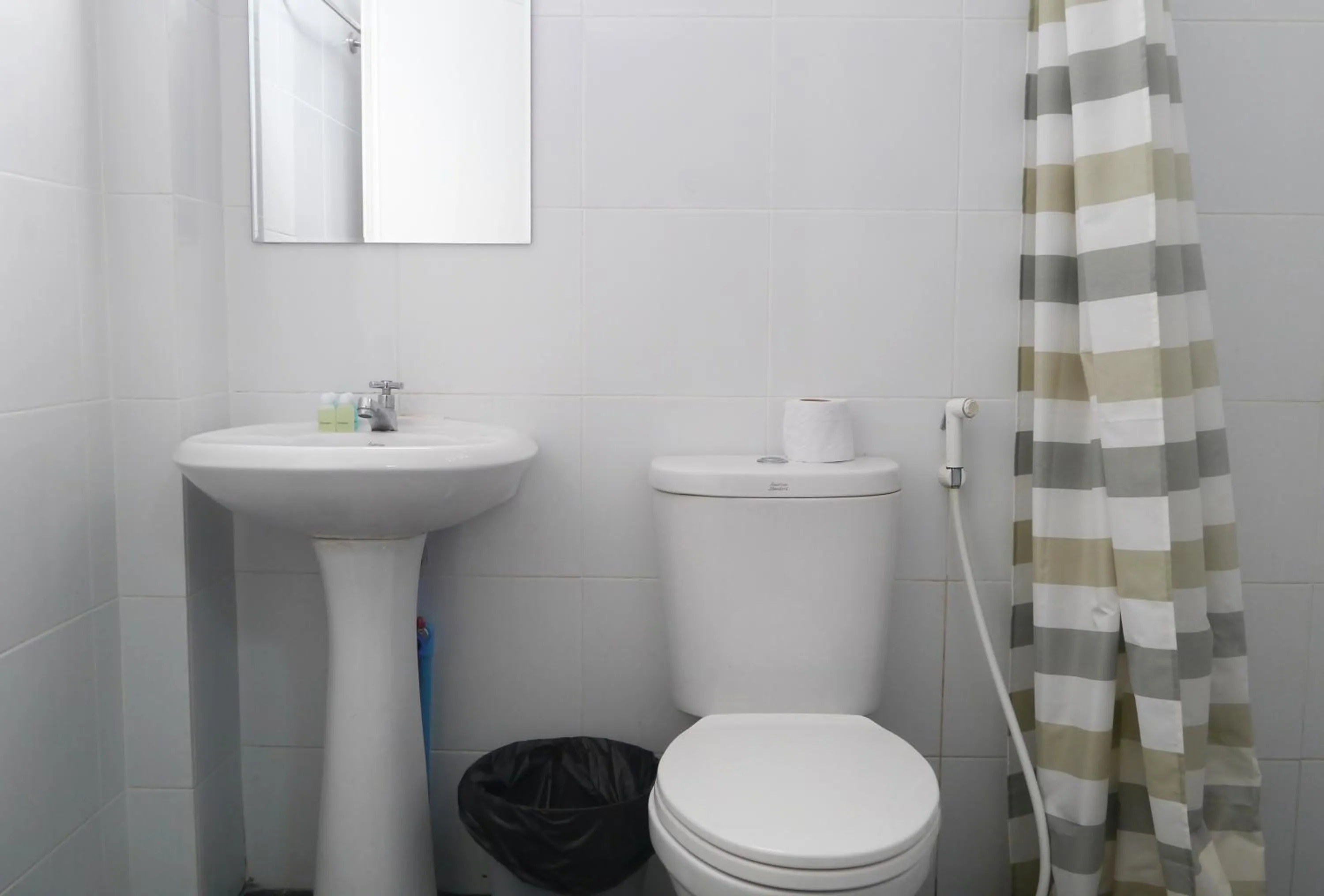 Toilet in Baan Mai Guest House