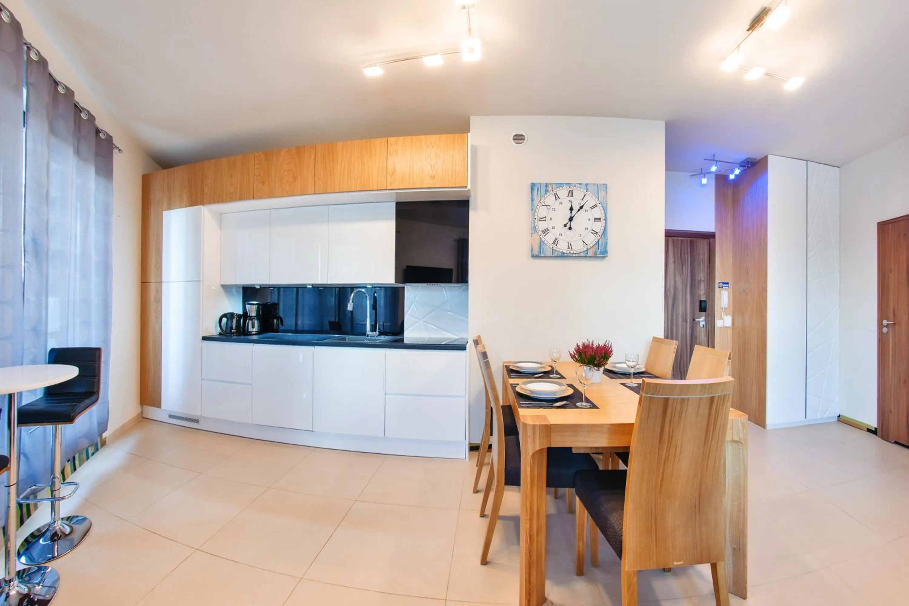 Dining area in Baltic Park Molo, Sun & Snow