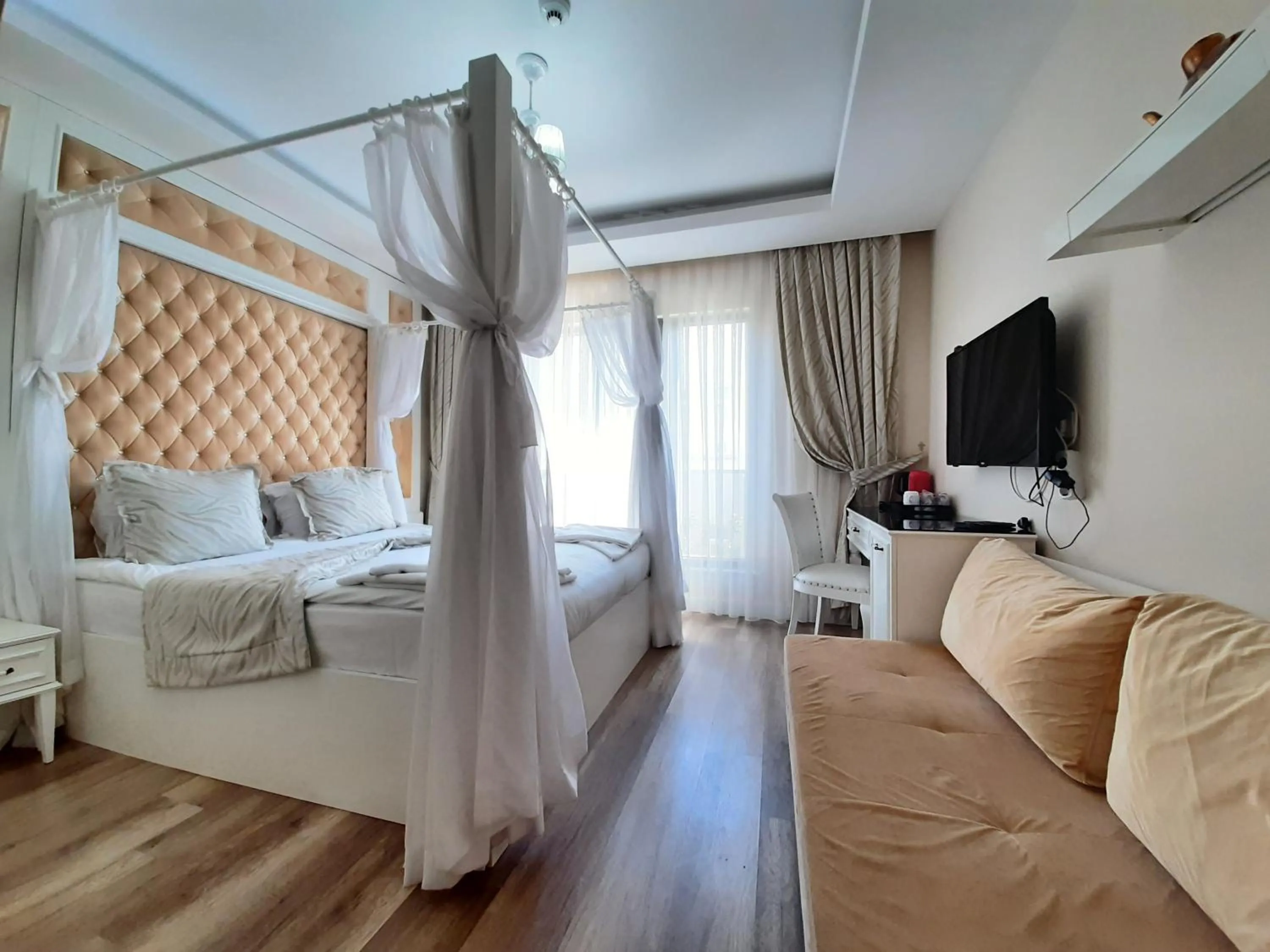 Photo of the whole room, Bed in Microyal Hotel