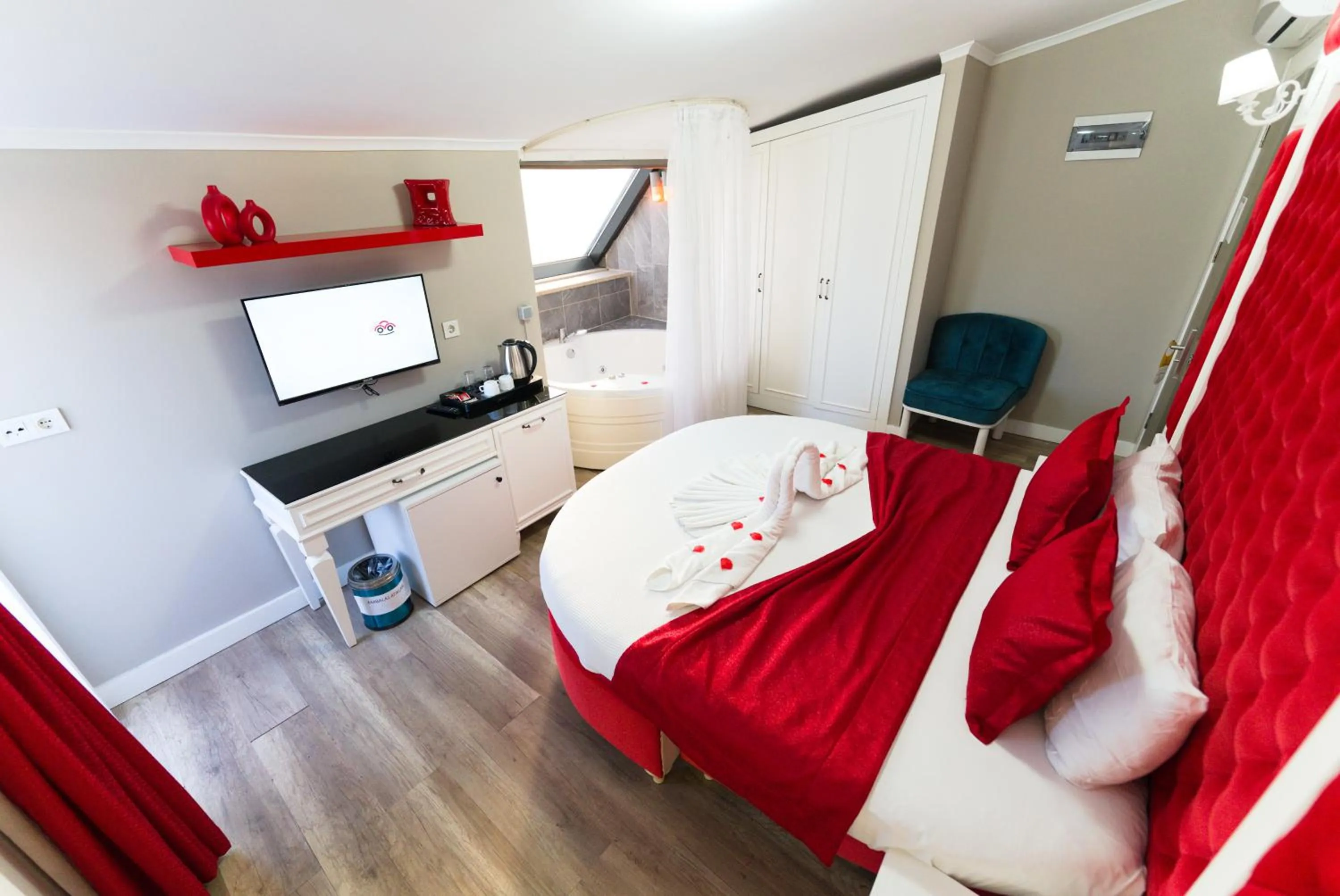 Photo of the whole room, Bed in Microyal Hotel