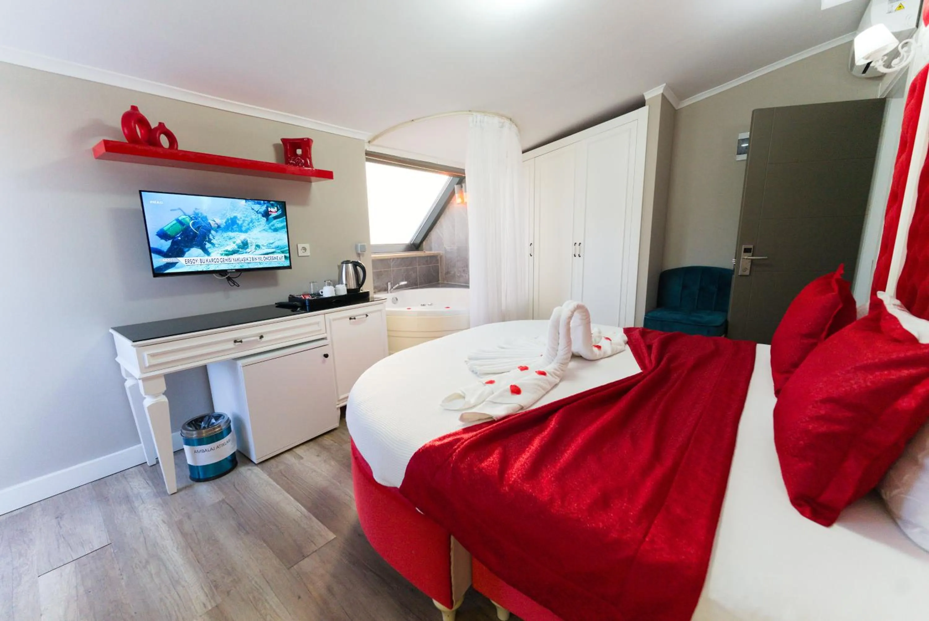 Photo of the whole room, Bed in Microyal Hotel