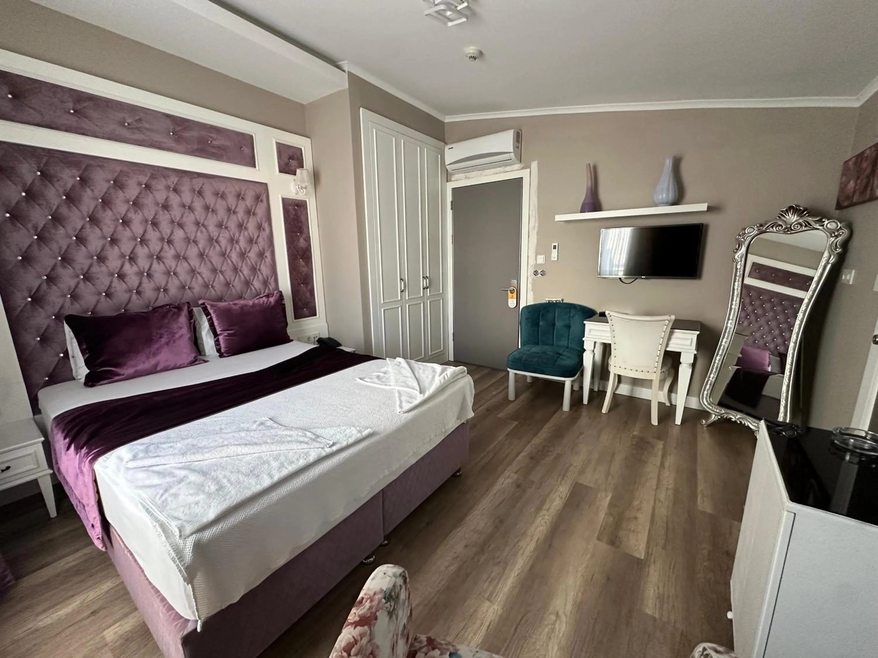 Photo of the whole room, Bed in Microyal Hotel