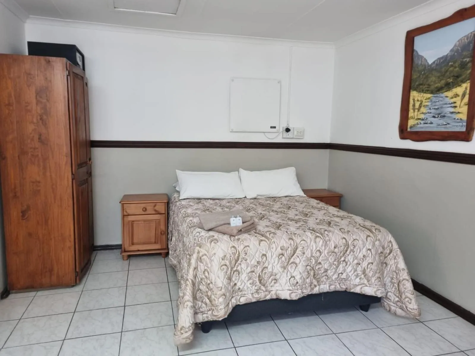 Bed in Airport Inn Bed and Breakfast