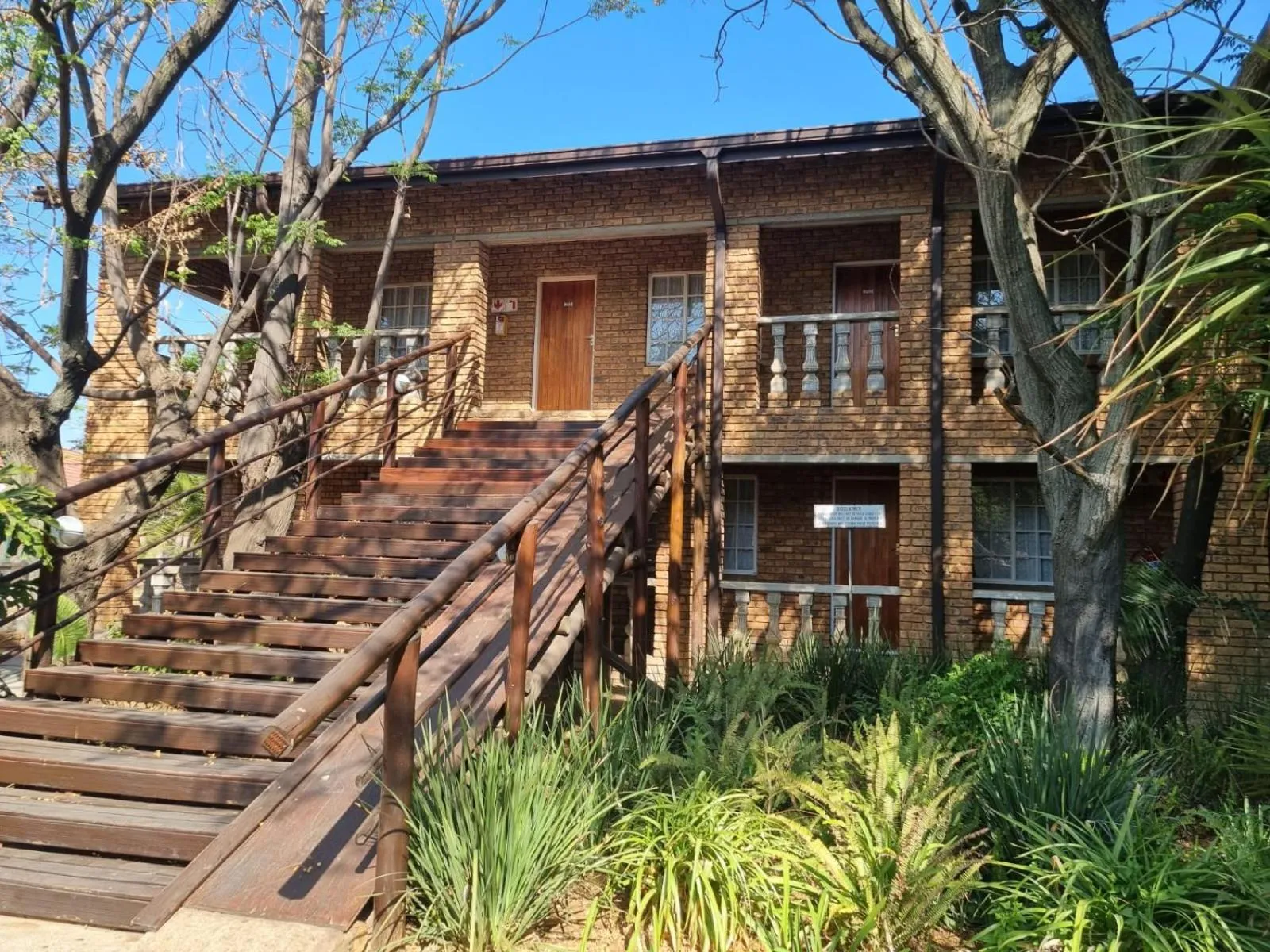 Property building in Airport Inn Bed and Breakfast