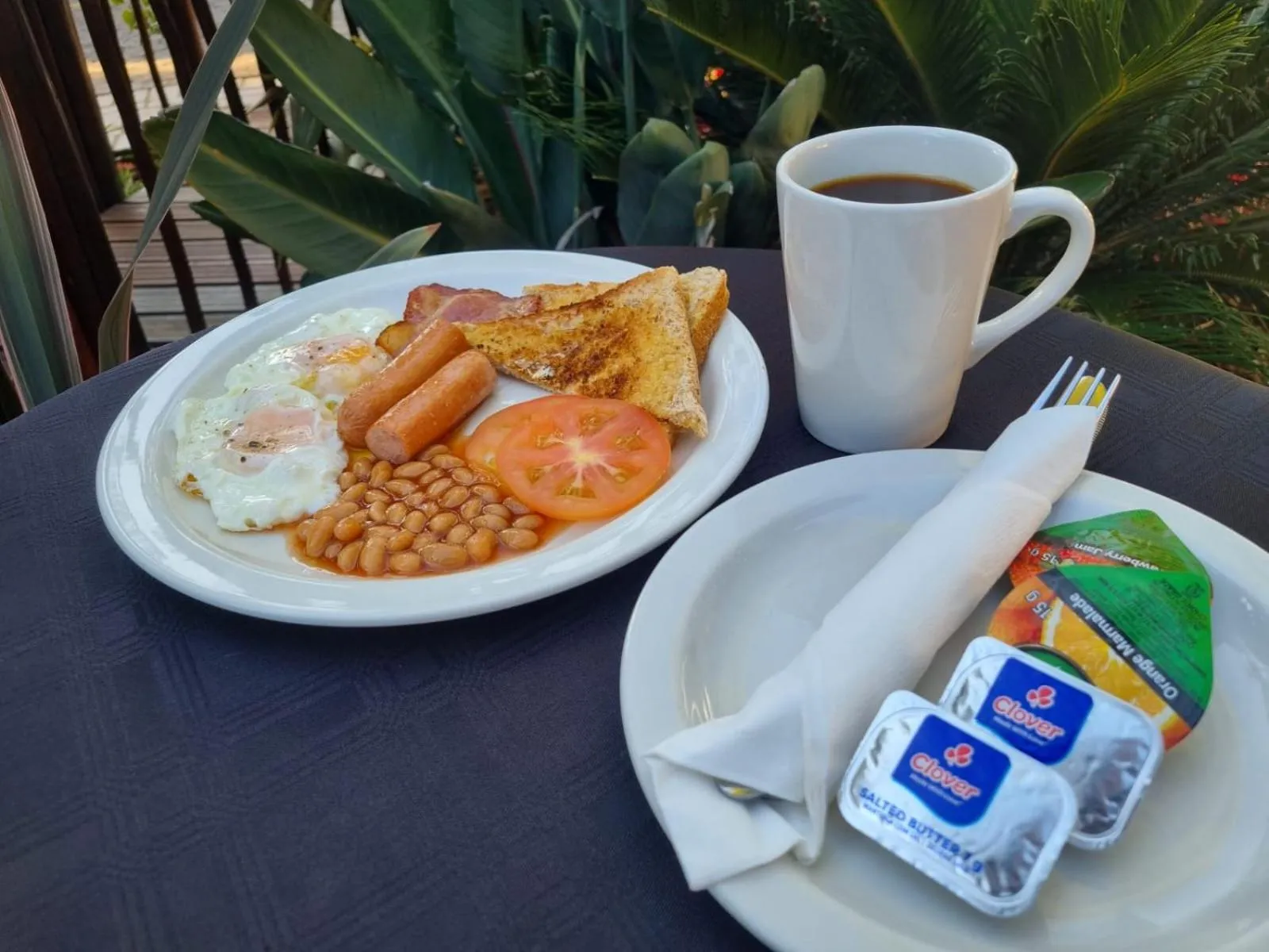 Breakfast in Airport Inn Bed and Breakfast