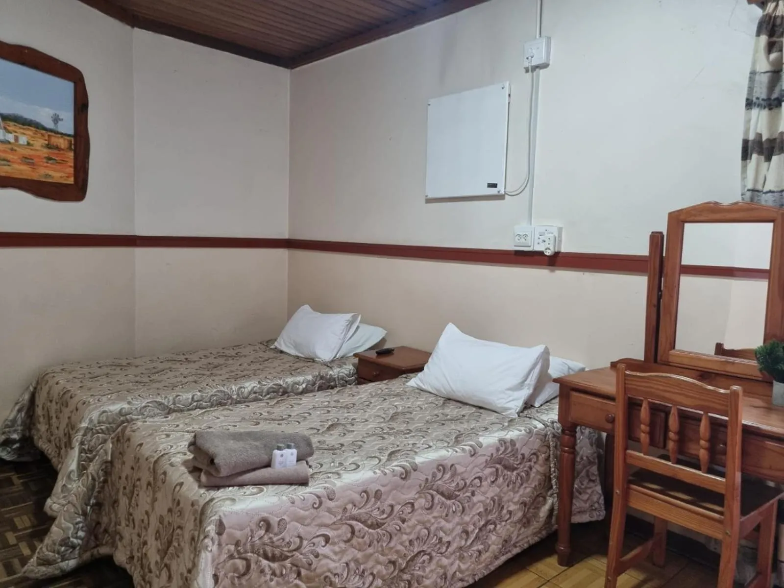 Bed in Airport Inn Bed and Breakfast