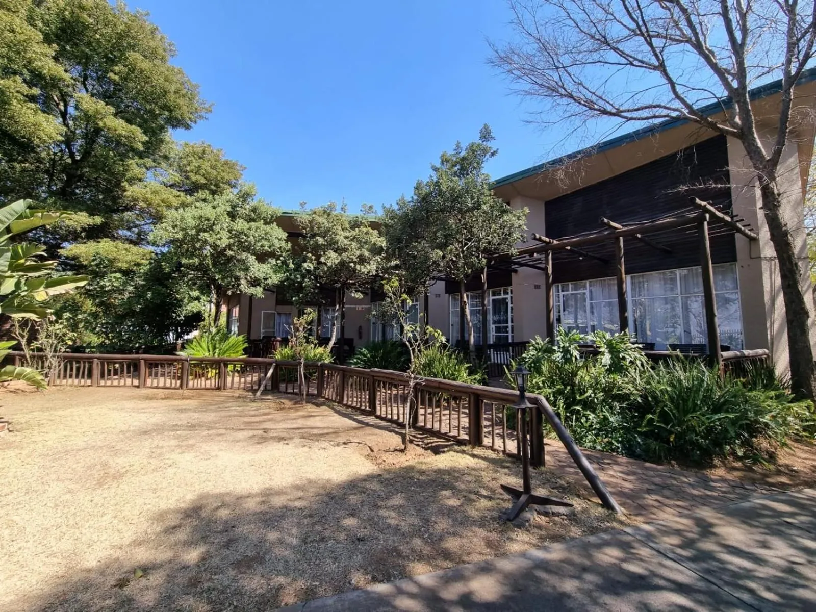 Property building in Airport Inn Bed and Breakfast