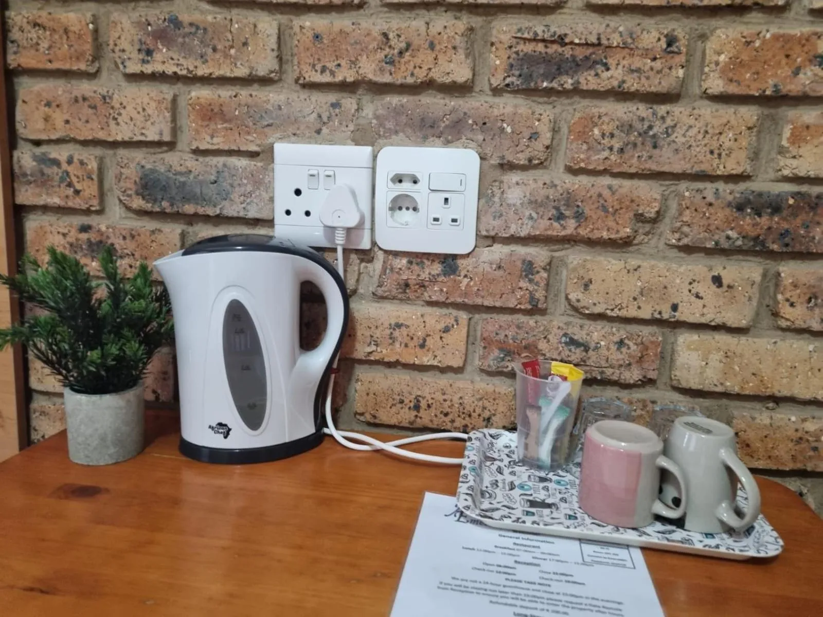 Coffee/tea facilities in Airport Inn Bed and Breakfast