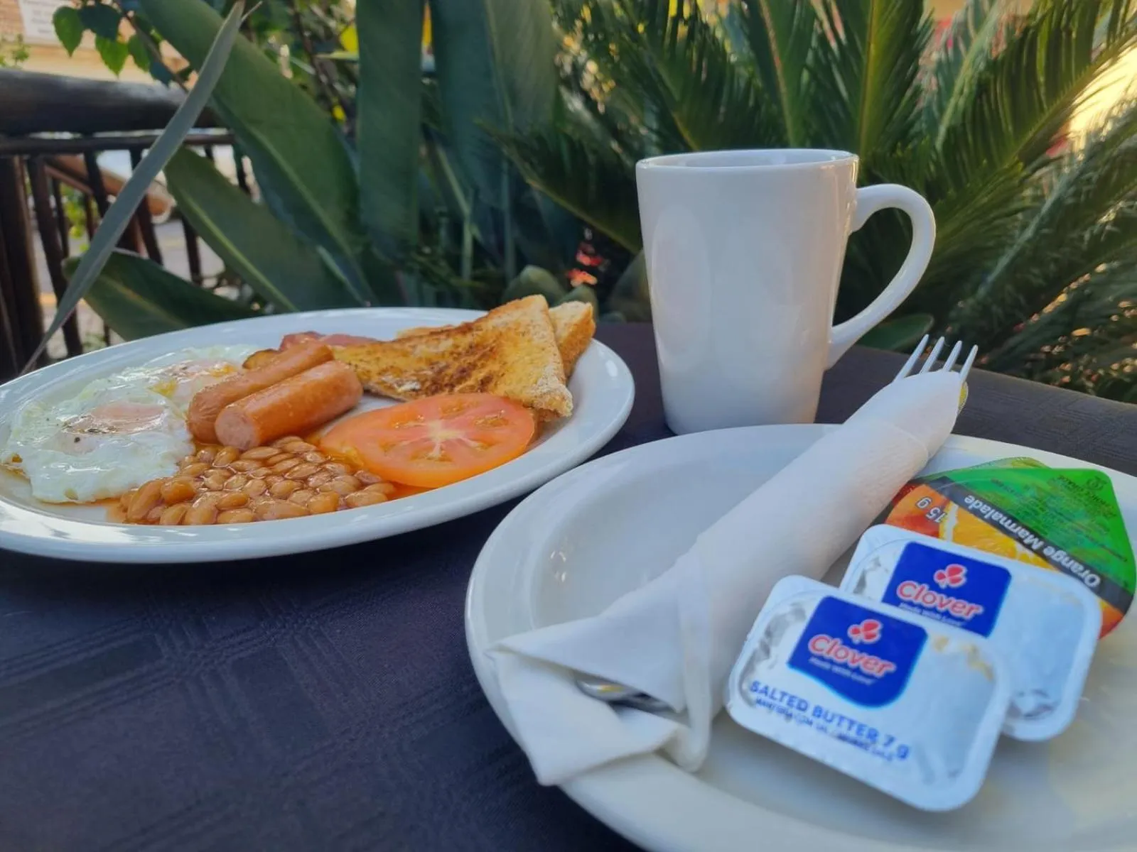 Breakfast in Airport Inn Bed and Breakfast