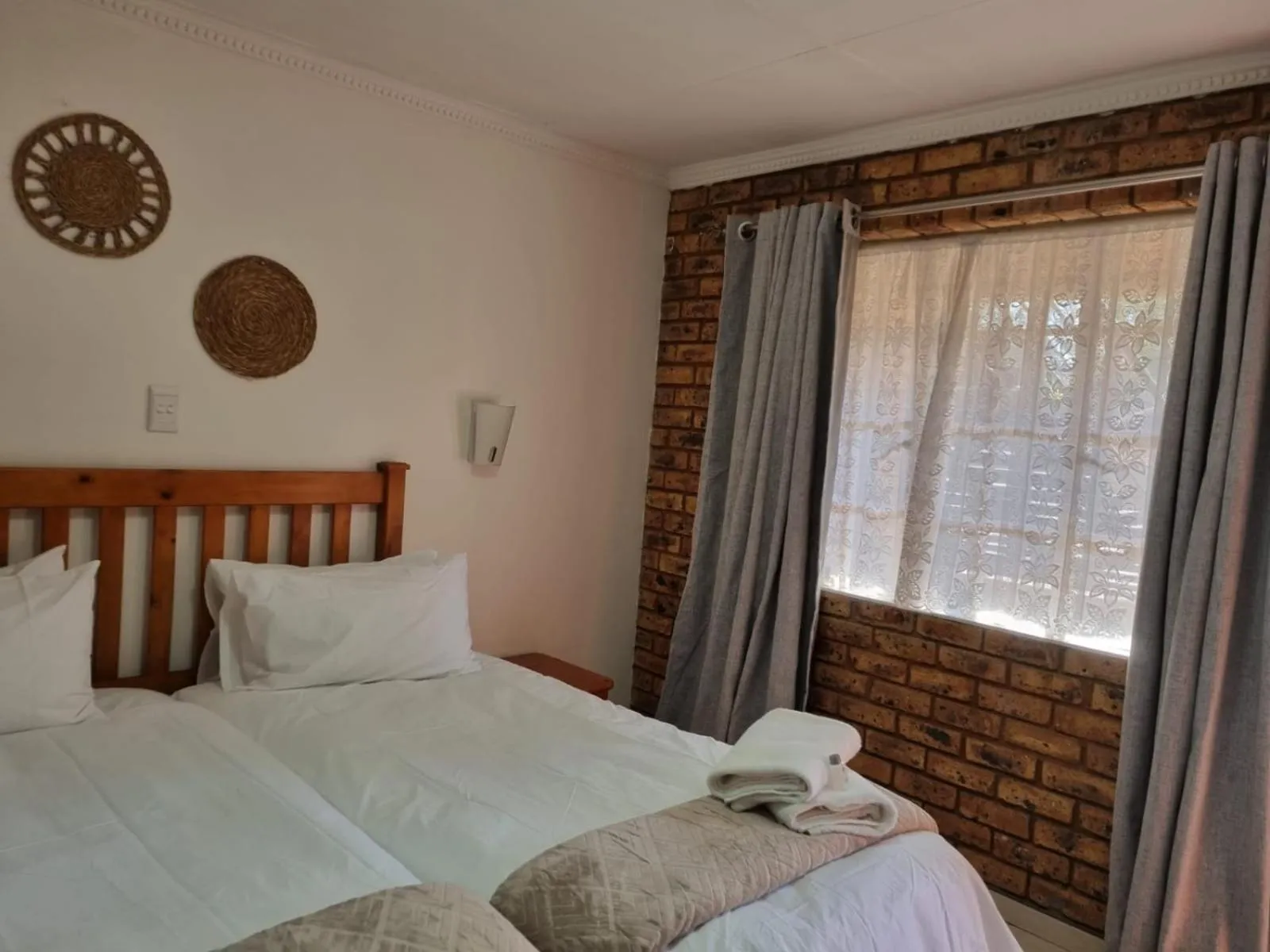 Bed in Airport Inn Bed and Breakfast