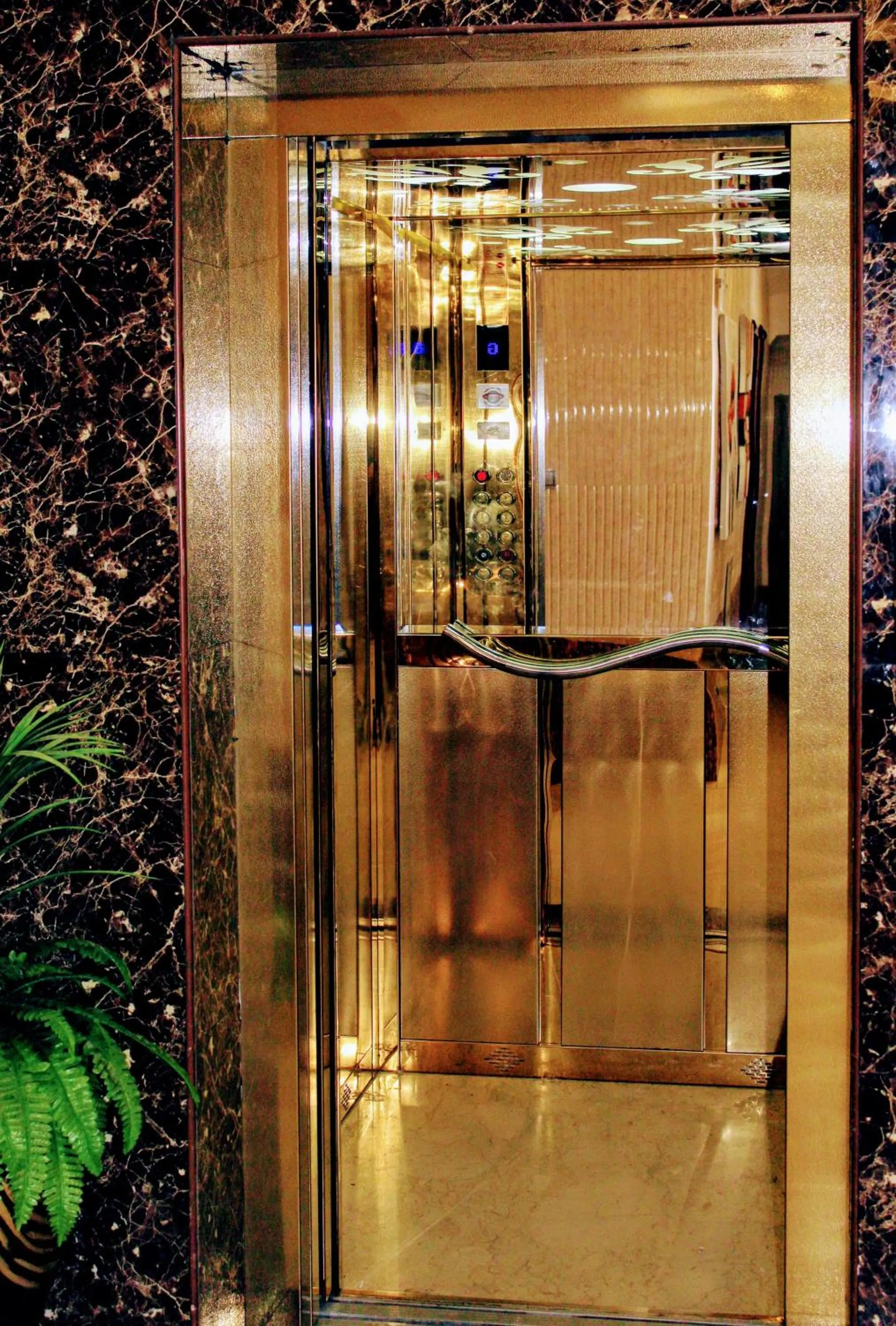 elevator in Aros Al Faisaliah Furnished Units