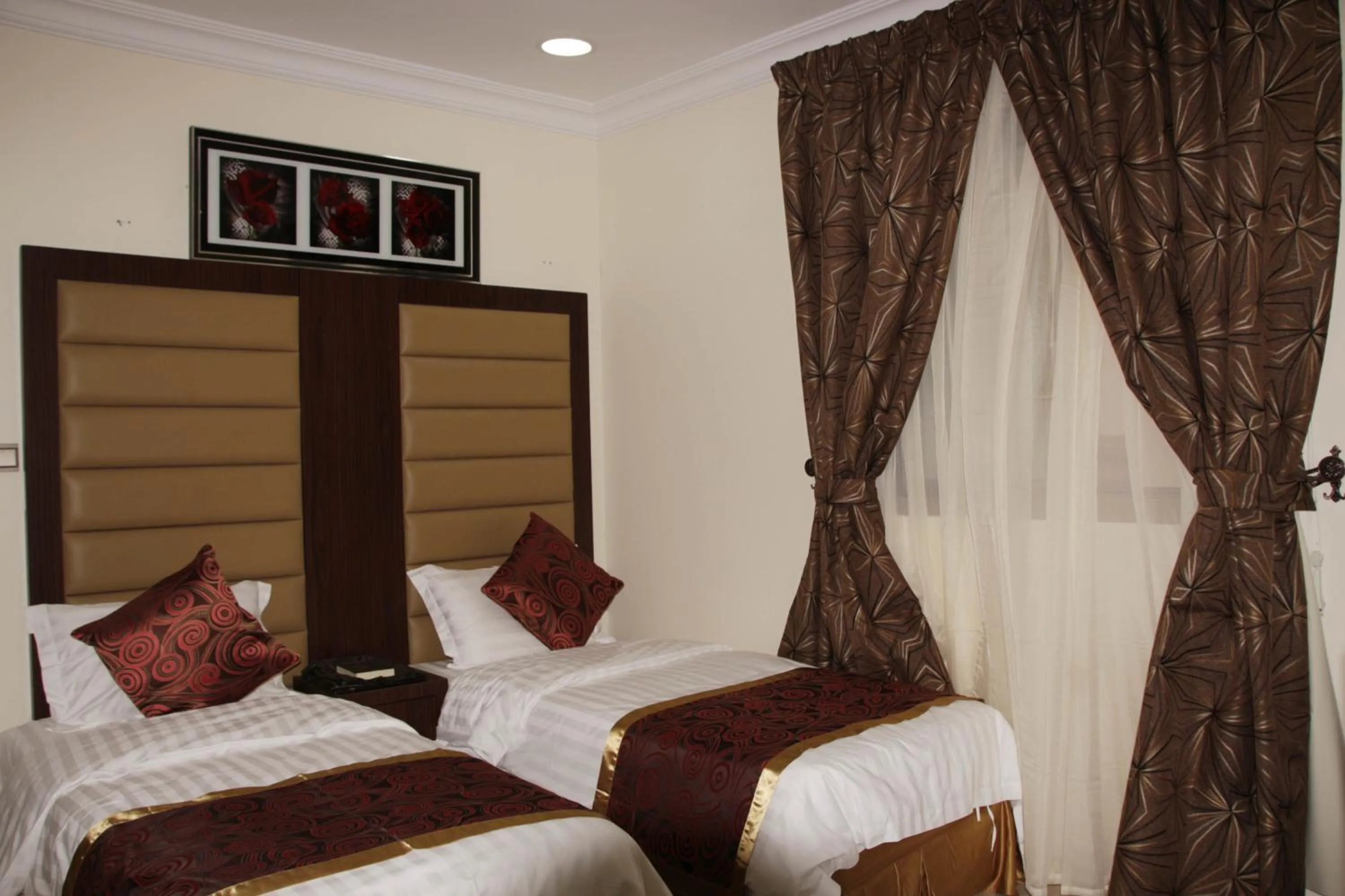 Bedroom, Bed in Aros Al Faisaliah Furnished Units