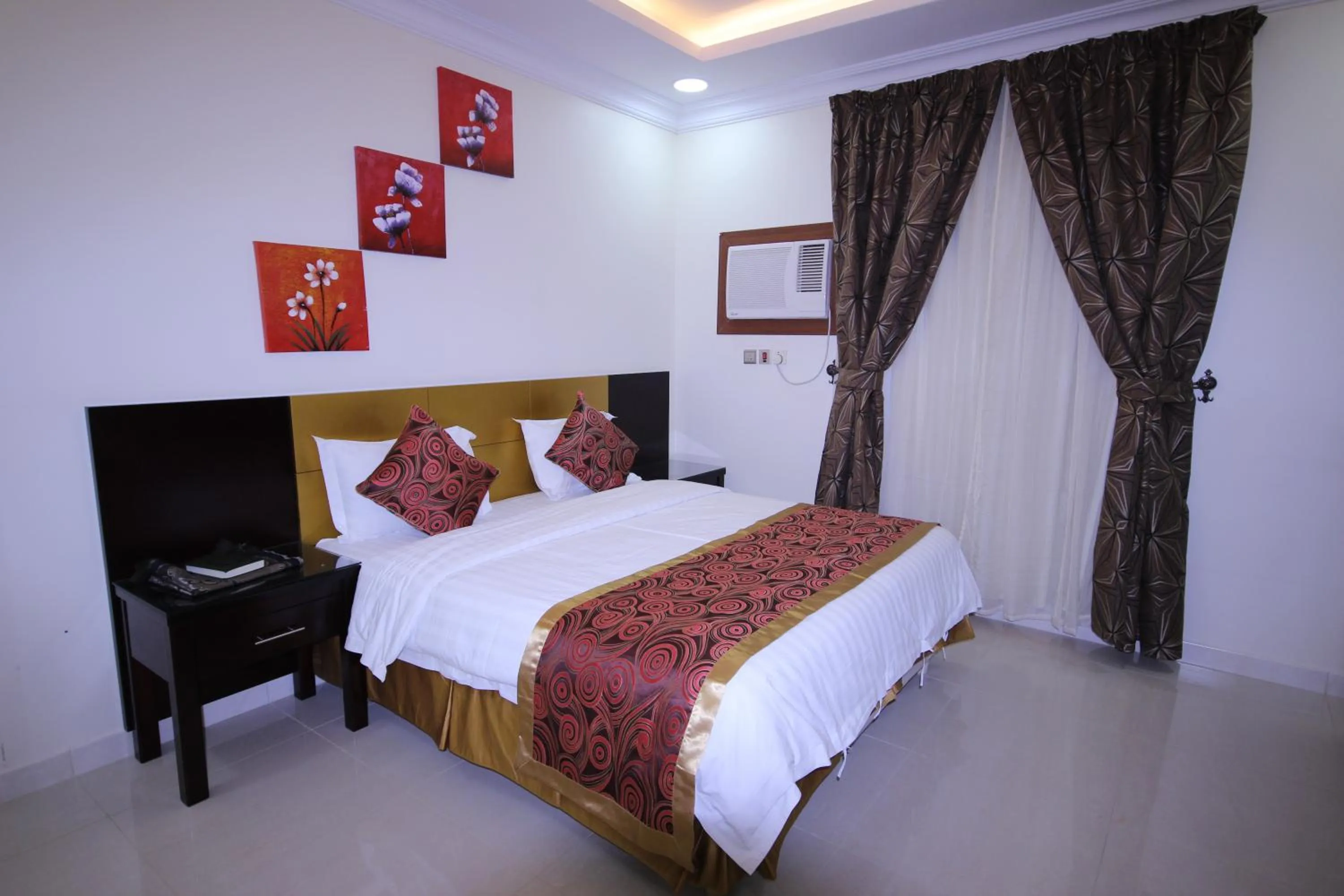 Bedroom, Bed in Aros Al Faisaliah Furnished Units