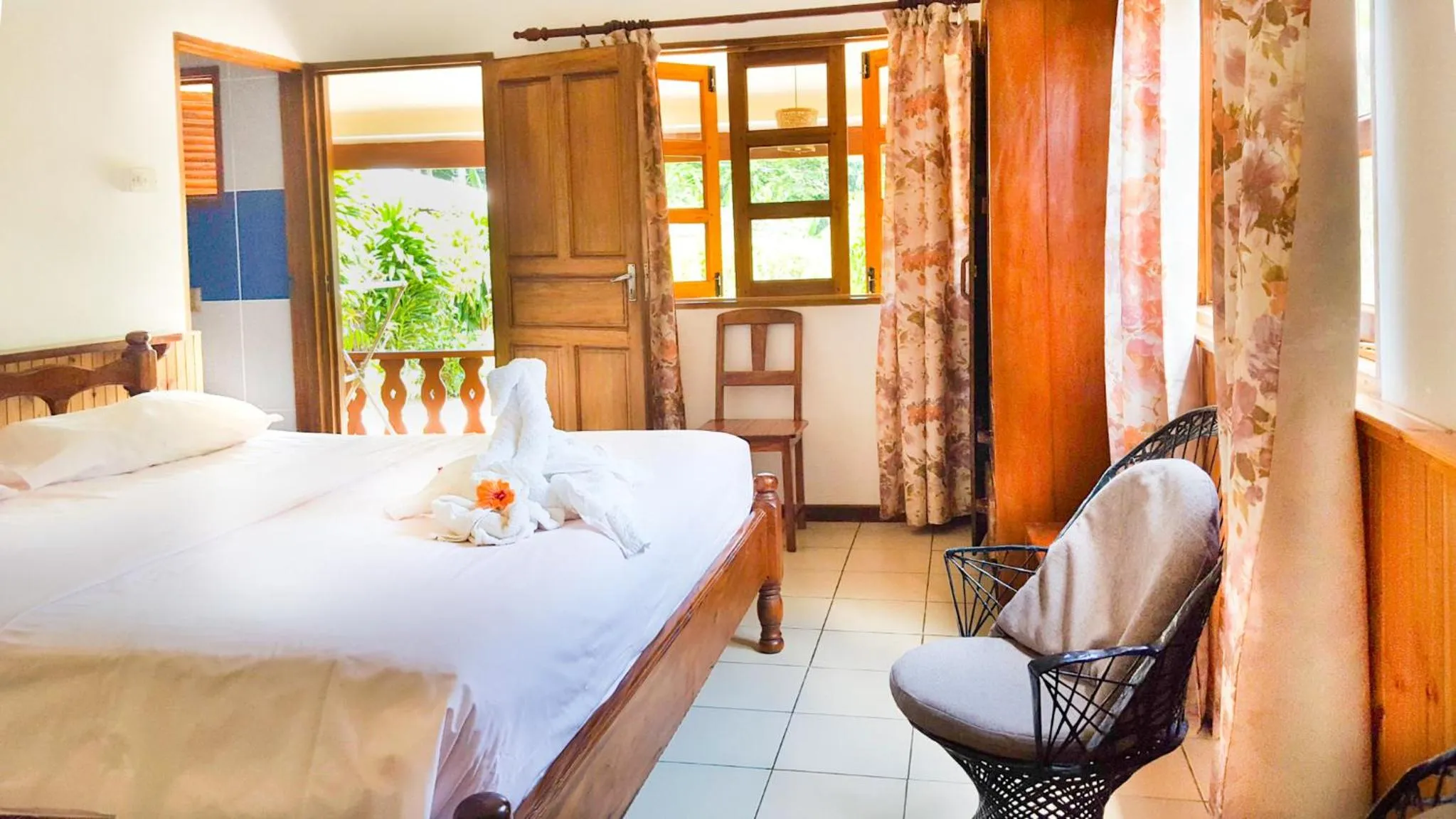 Photo of the whole room, Bed in Bernique Guesthouse