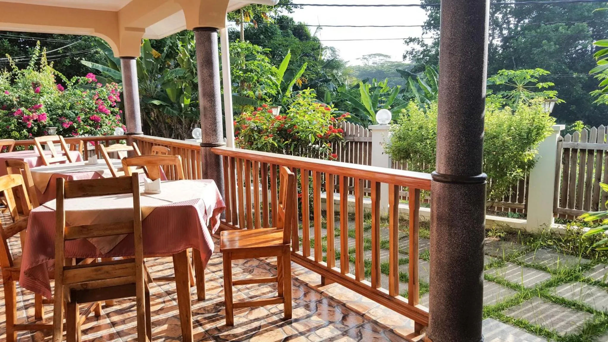 Restaurant/places to eat in Bernique Guesthouse