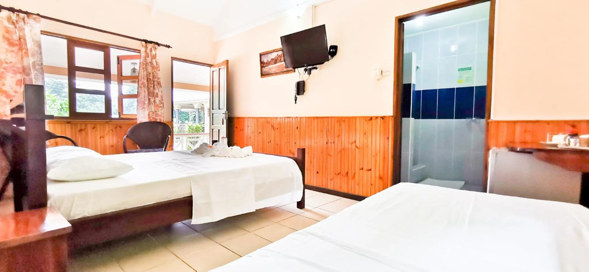 Photo of the whole room, Bed in Bernique Guesthouse