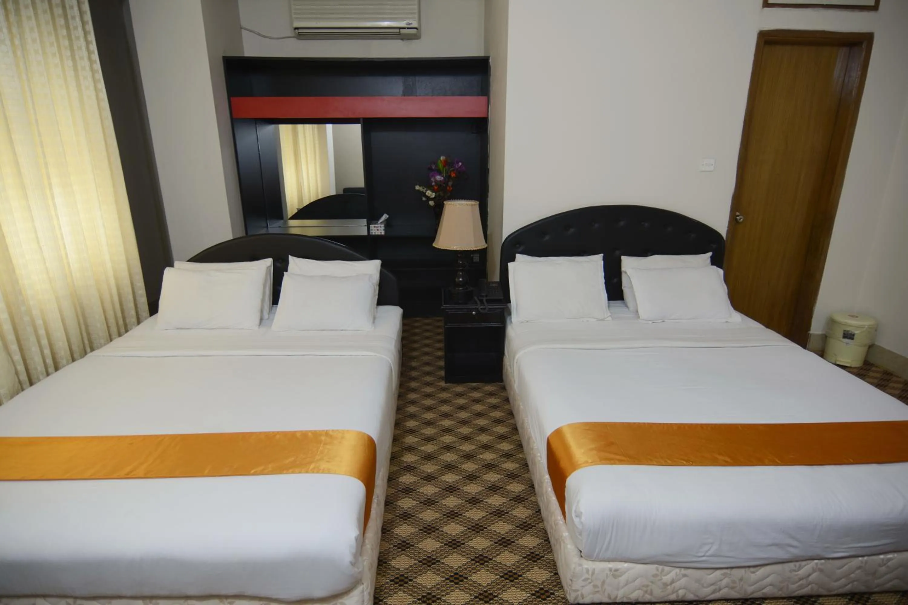 Photo of the whole room, Bed in Holiday Xpress