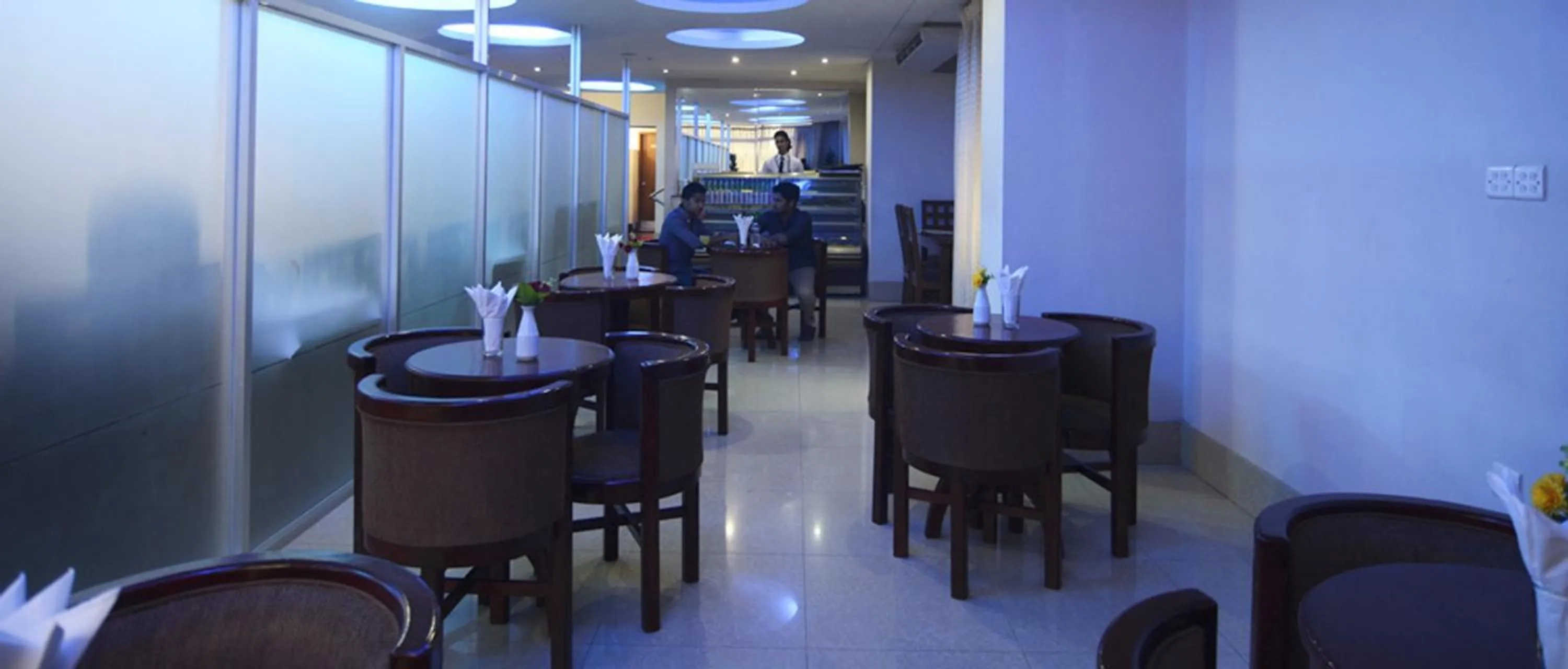 Lounge or bar in Holiday Xpress