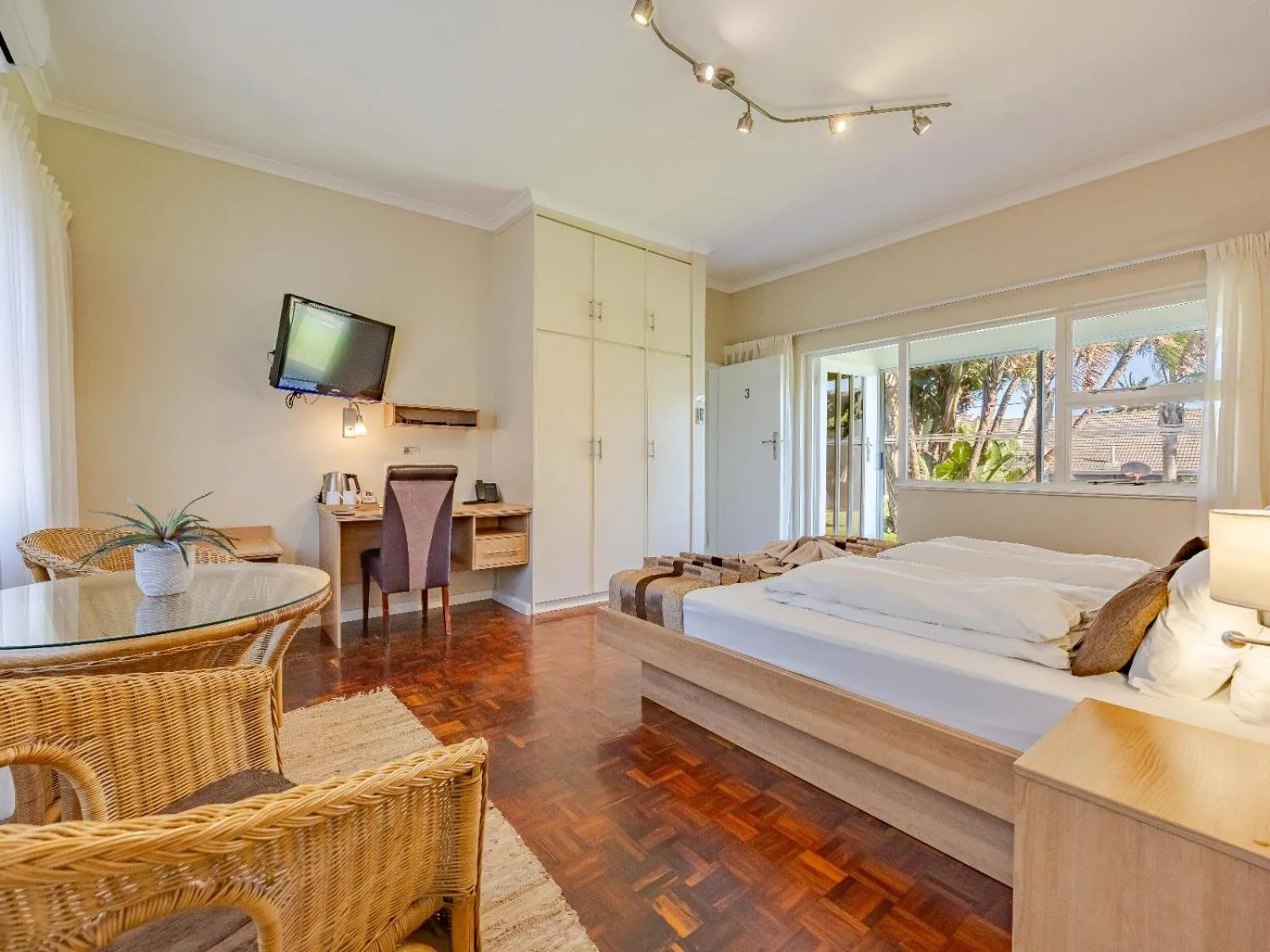 Photo of the whole room, Bed in Hajo's Lodge & Spa