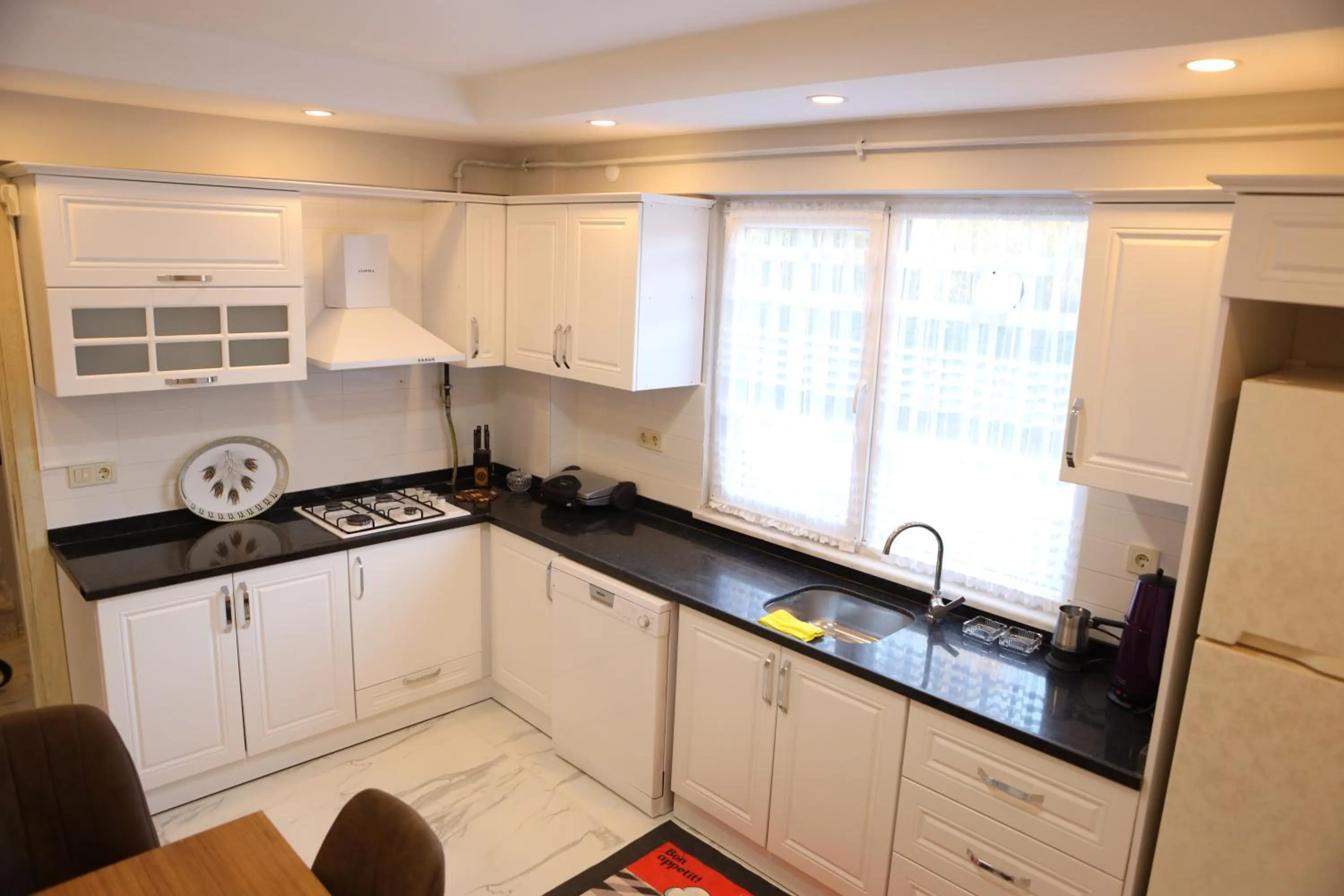 dishwasher in Sapanca Gönül Sofram Hotel & Bungalow & Villas