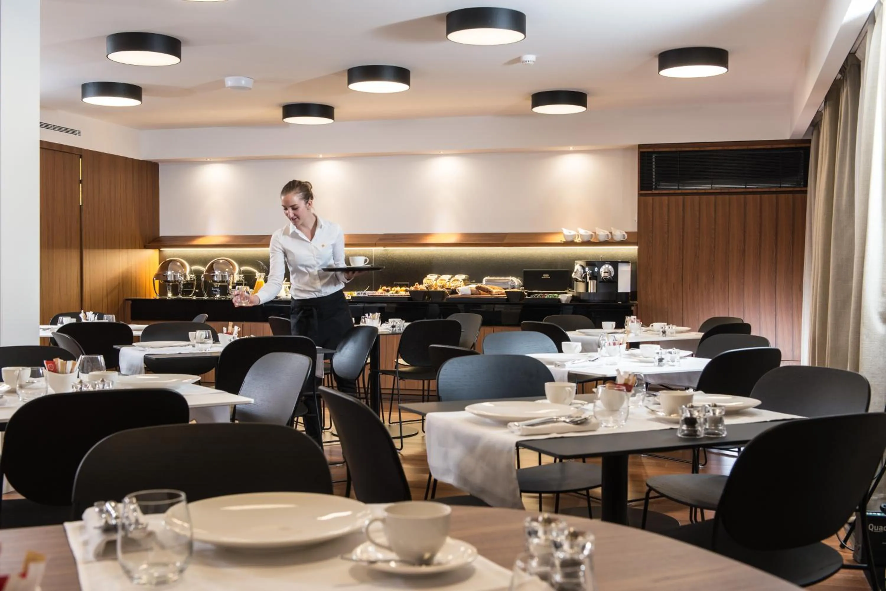 Restaurant/places to eat in Fraser Suites Geneva - Serviced Apartments