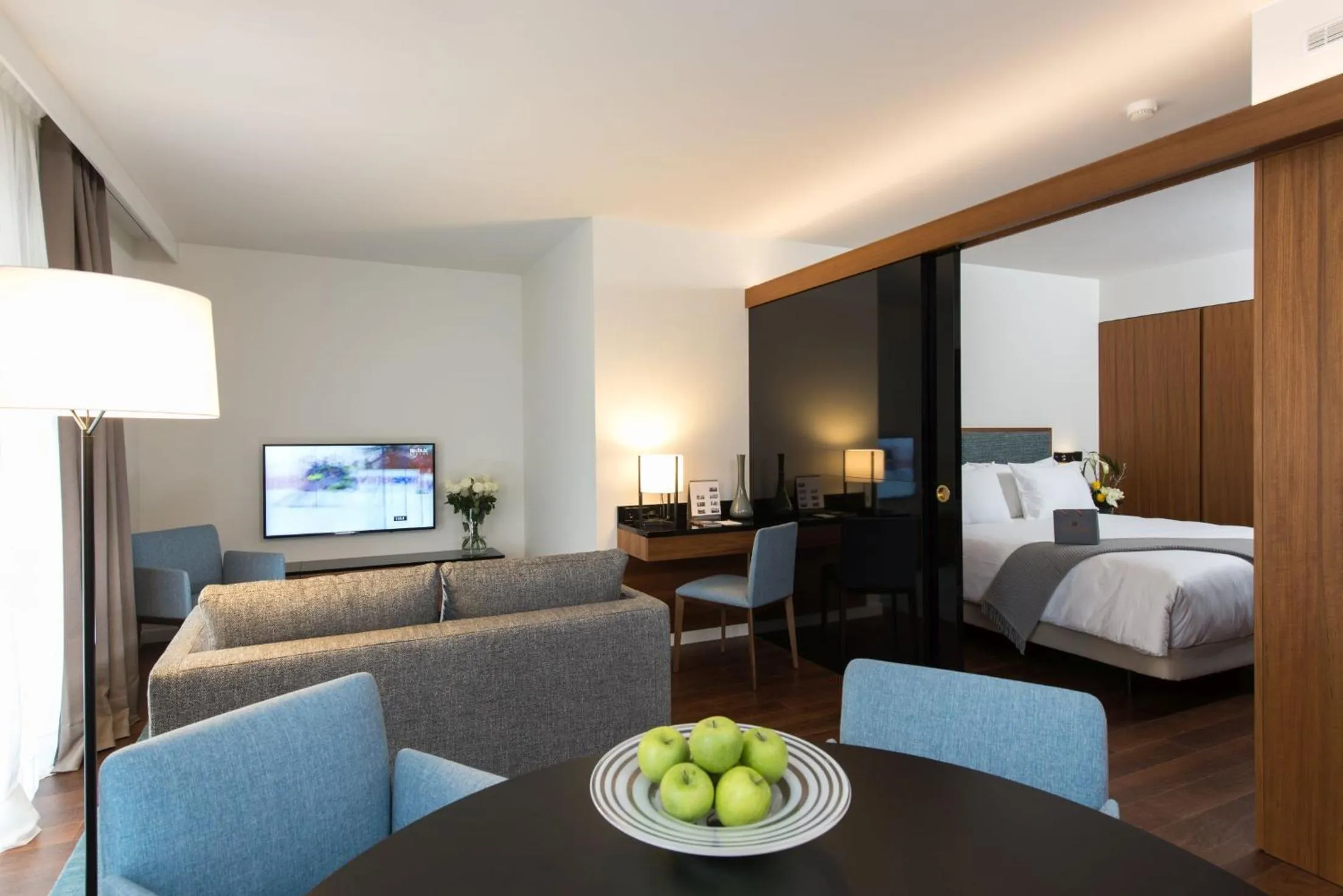 Living room, Bed in Fraser Suites Geneva - Serviced Apartments