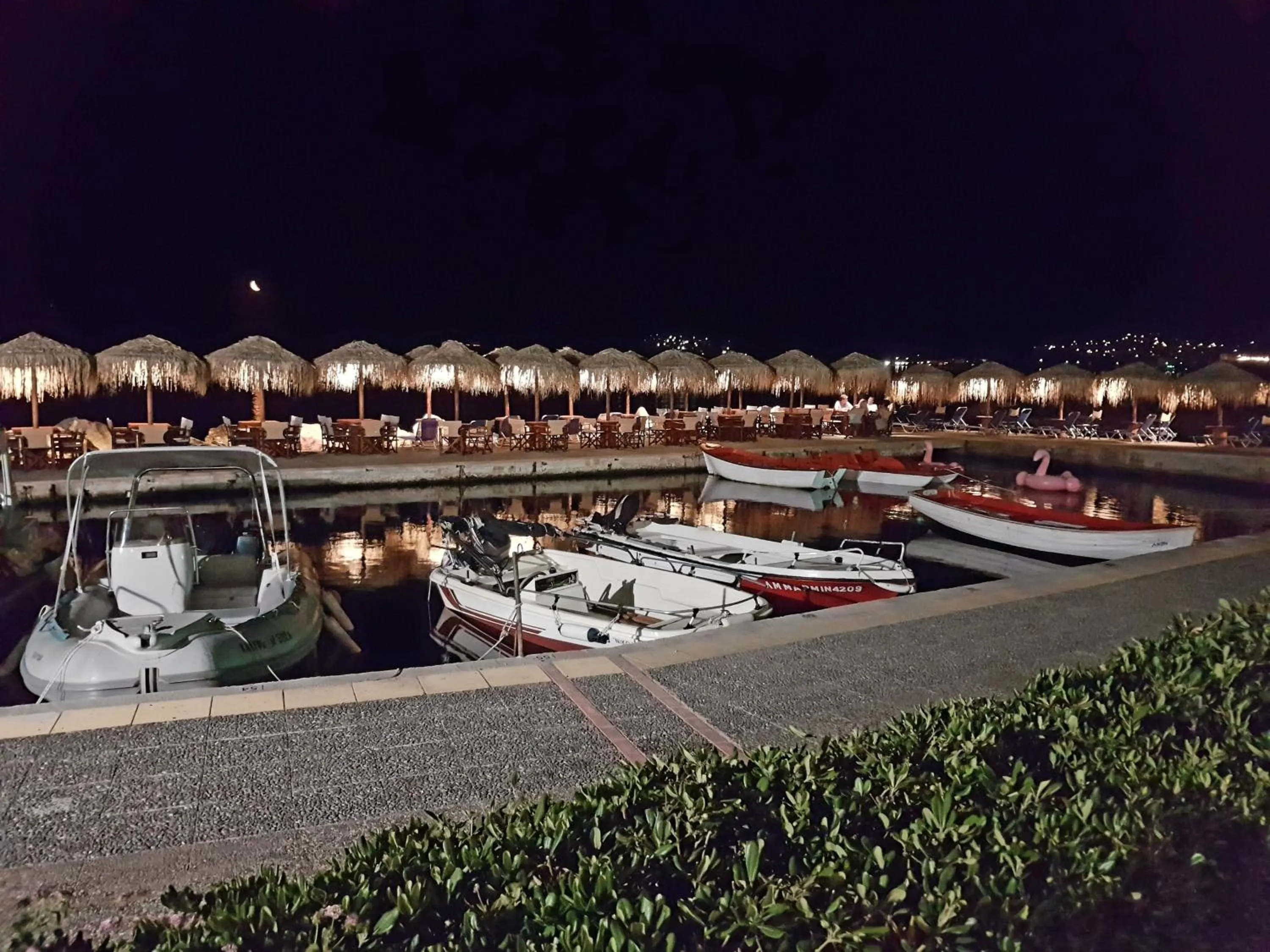 Restaurant/places to eat in Kiani Akti