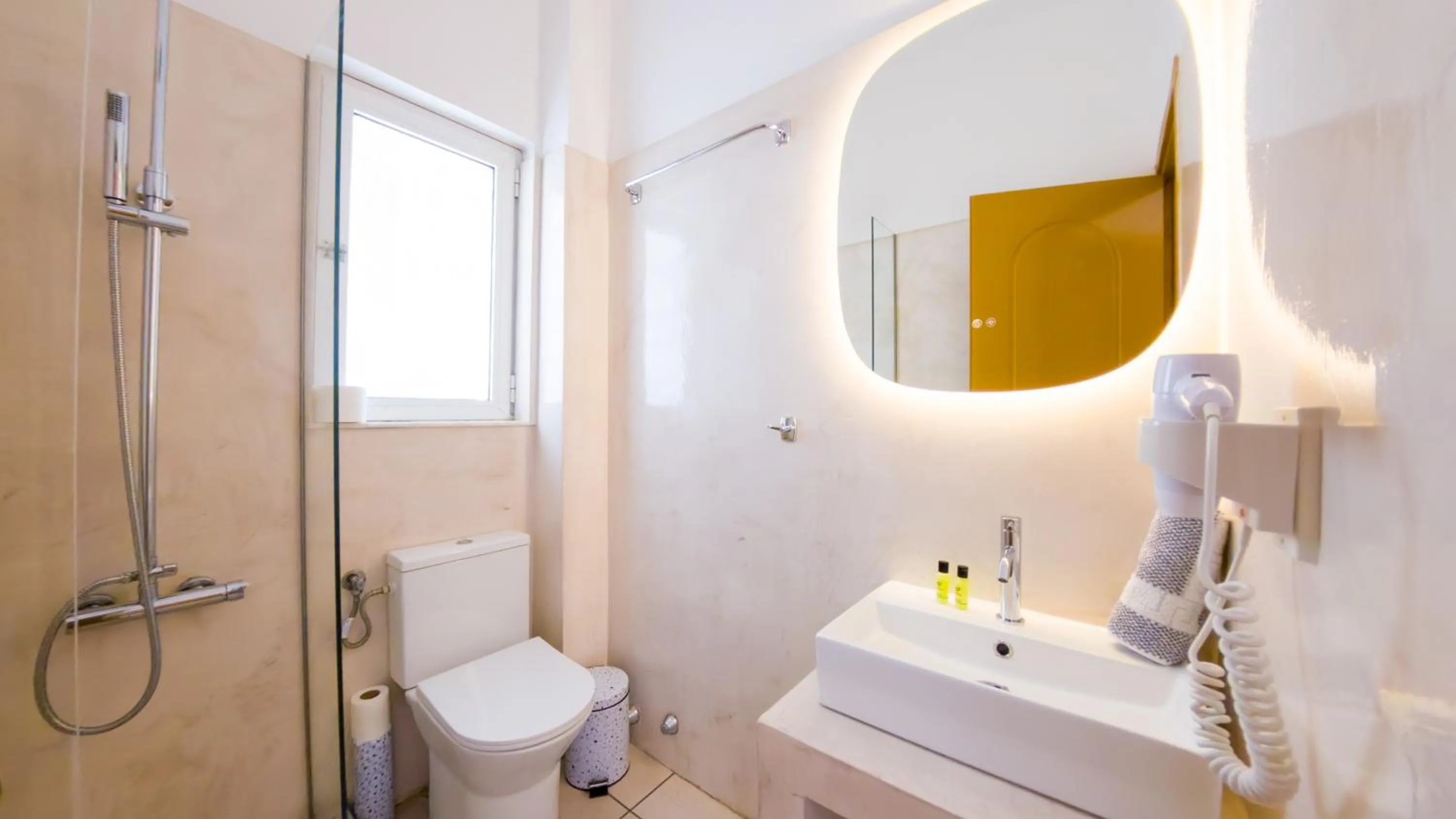 Shower in Kiani Akti