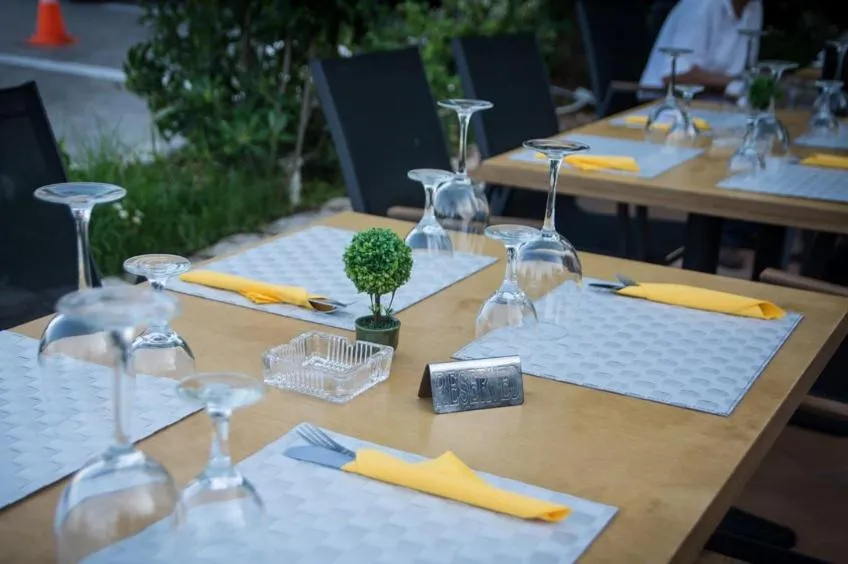 Restaurant/places to eat in Kiani Akti