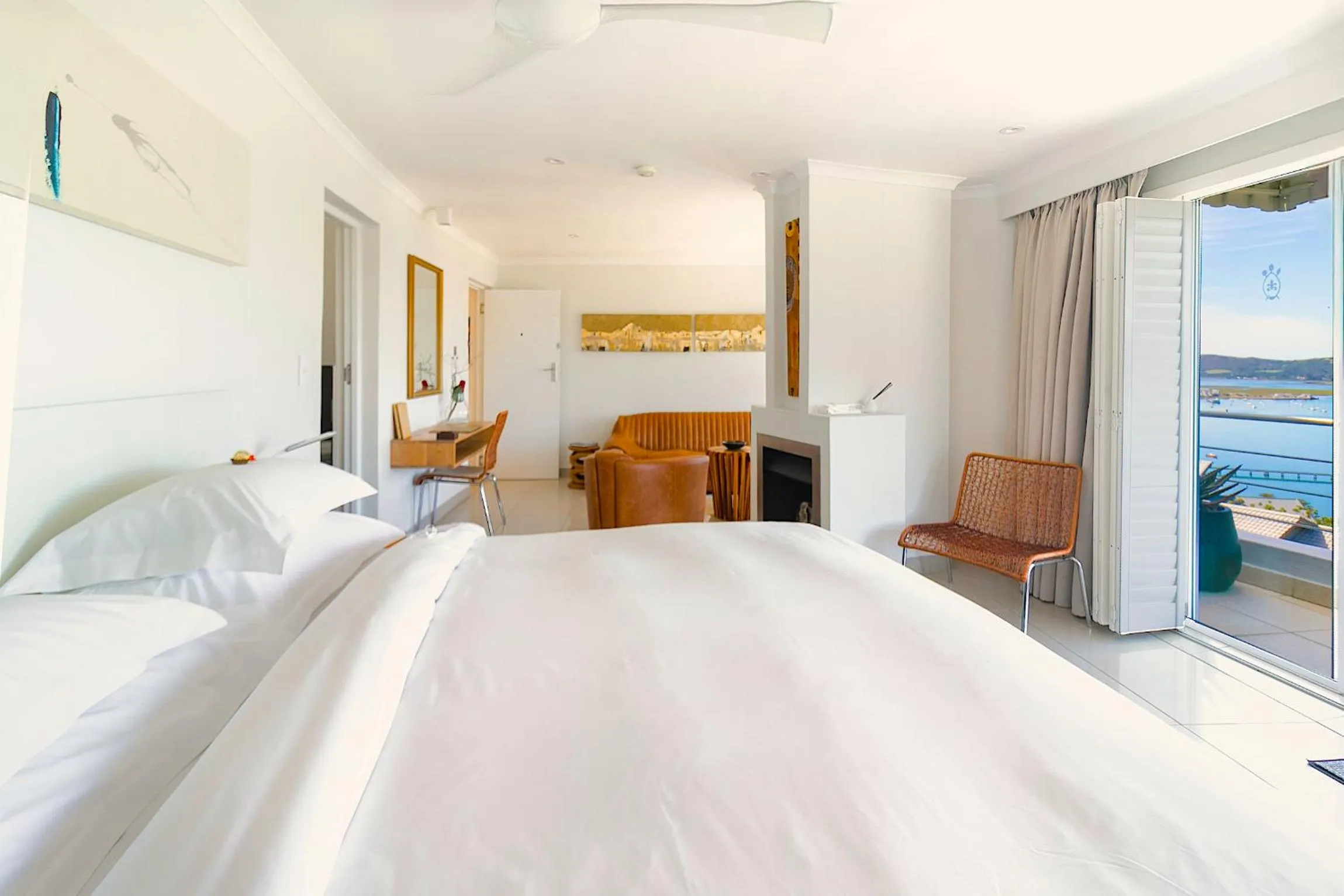 Bed in Villa Afrikana Guest Suites by Knysna Paradise Collection