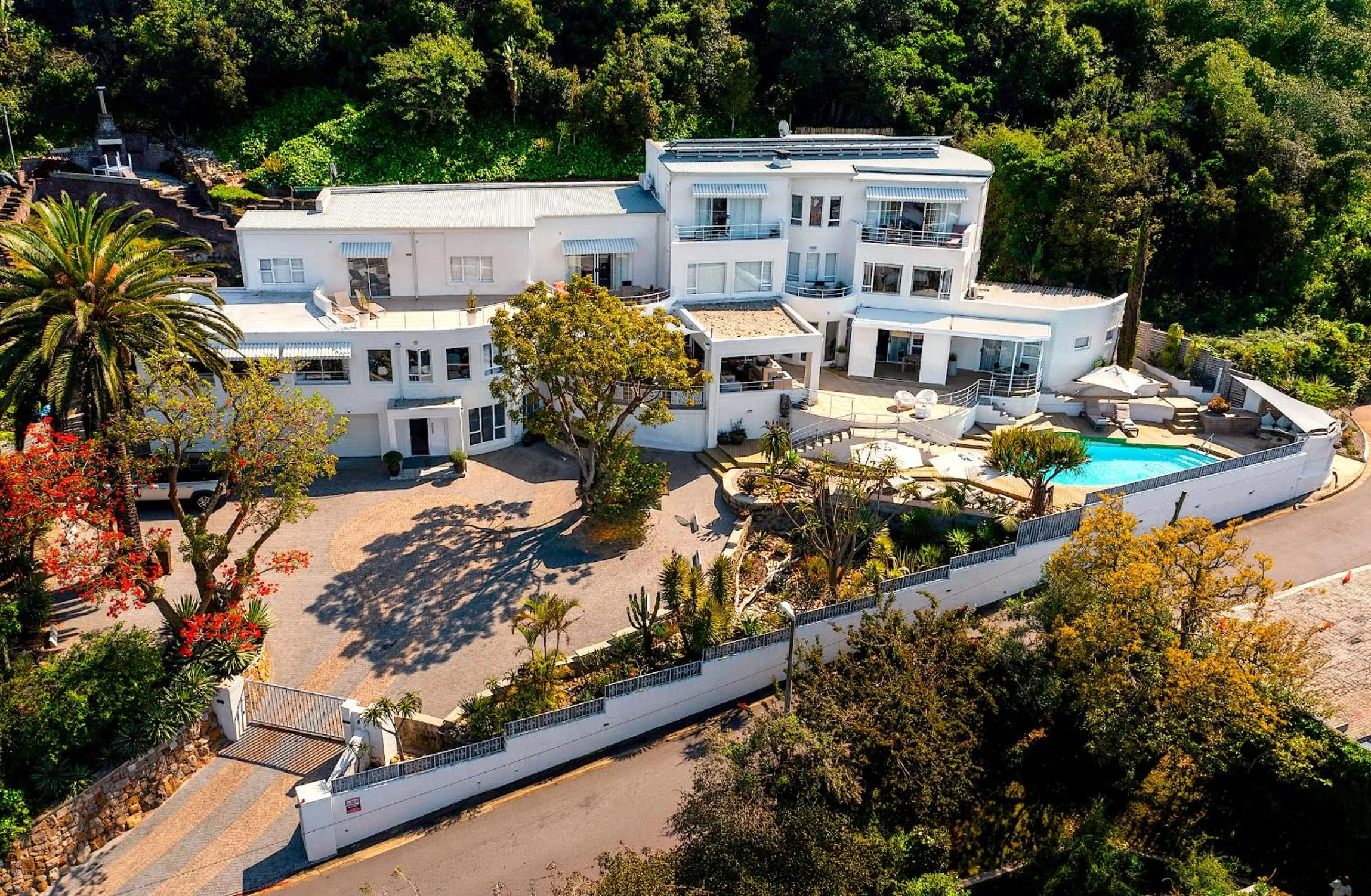 Property building in Villa Afrikana Guest Suites by Knysna Paradise Collection