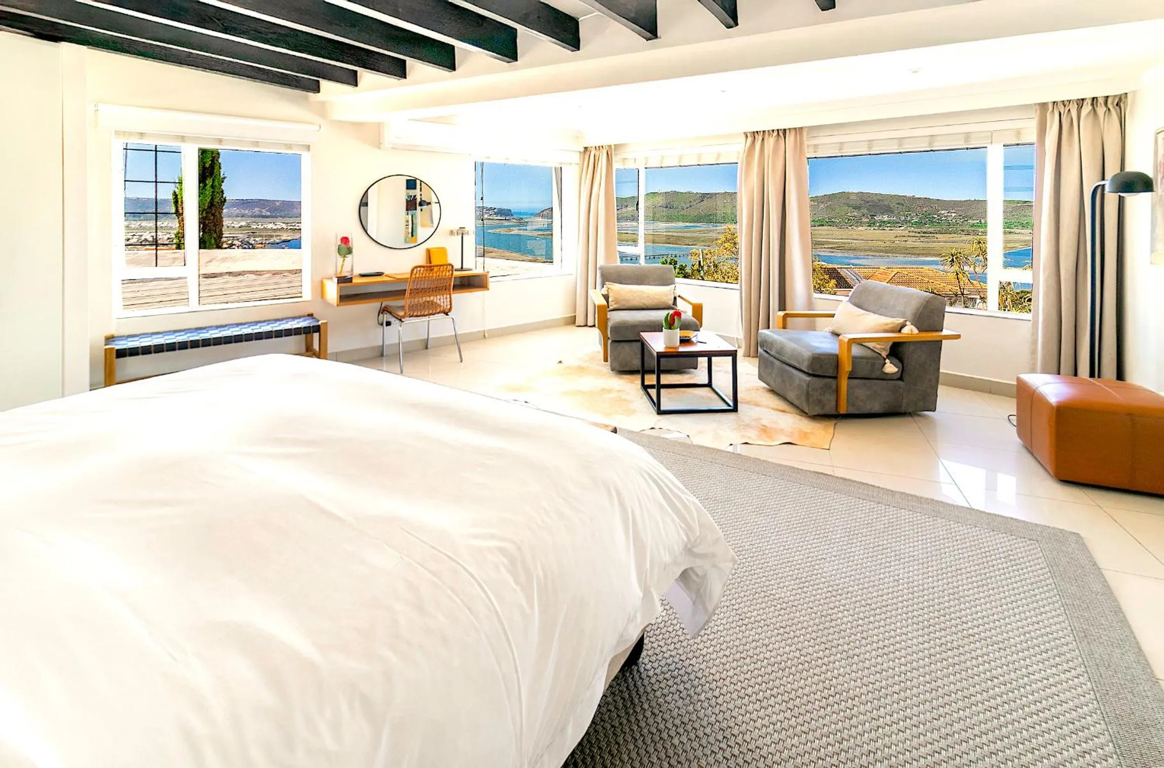 Bed in Villa Afrikana Guest Suites by Knysna Paradise Collection