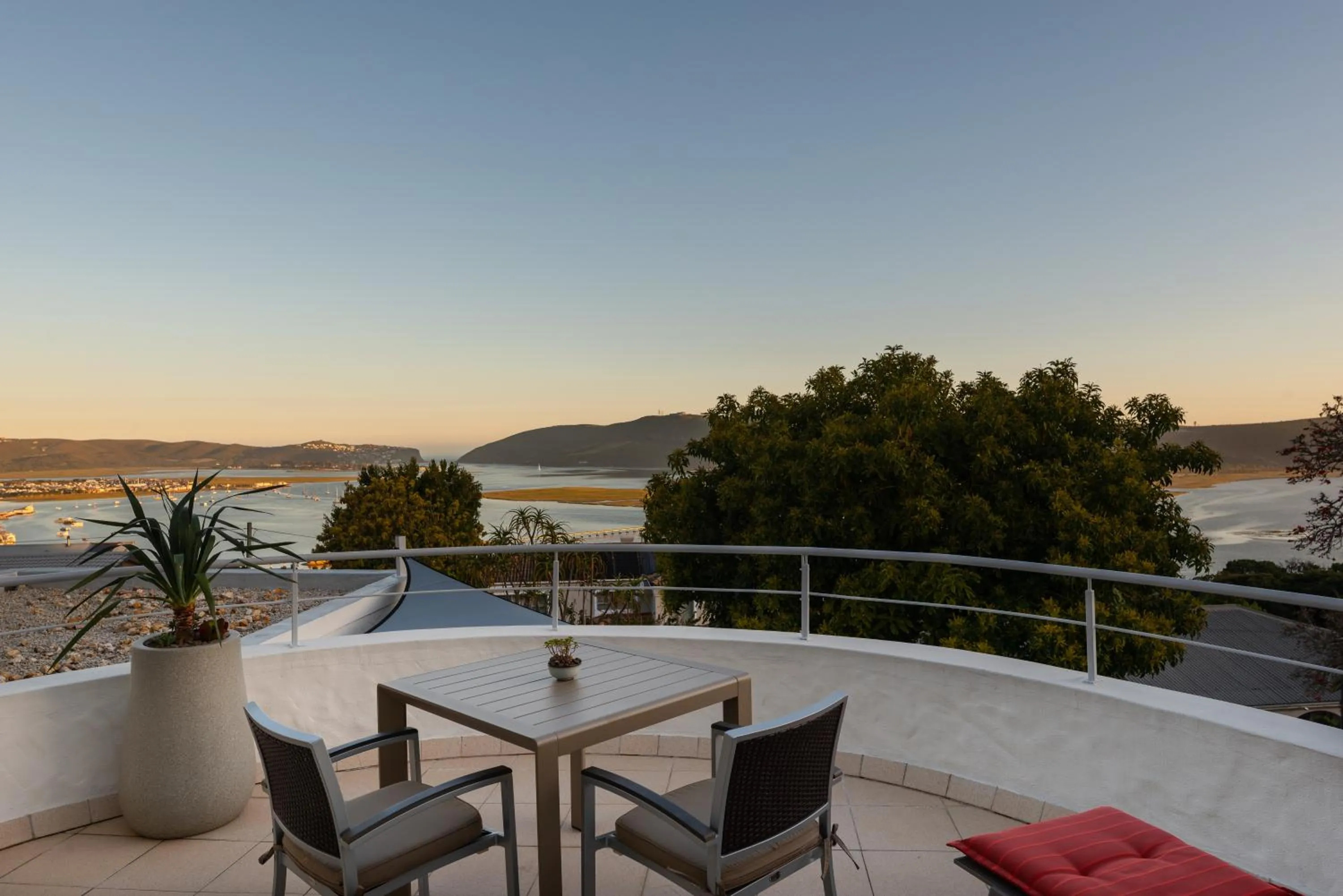 Villa Afrikana Guest Suites by Knysna Paradise Collection