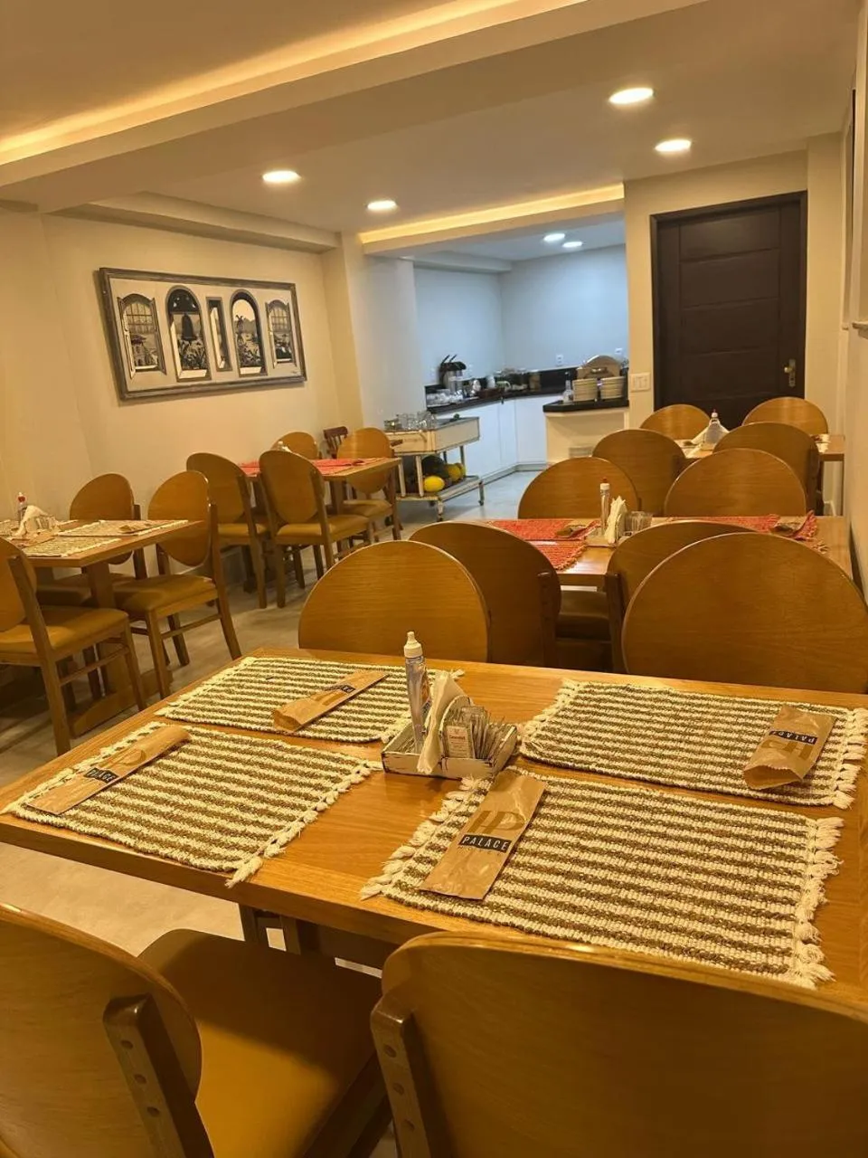 Restaurant/places to eat in Palace Hotel