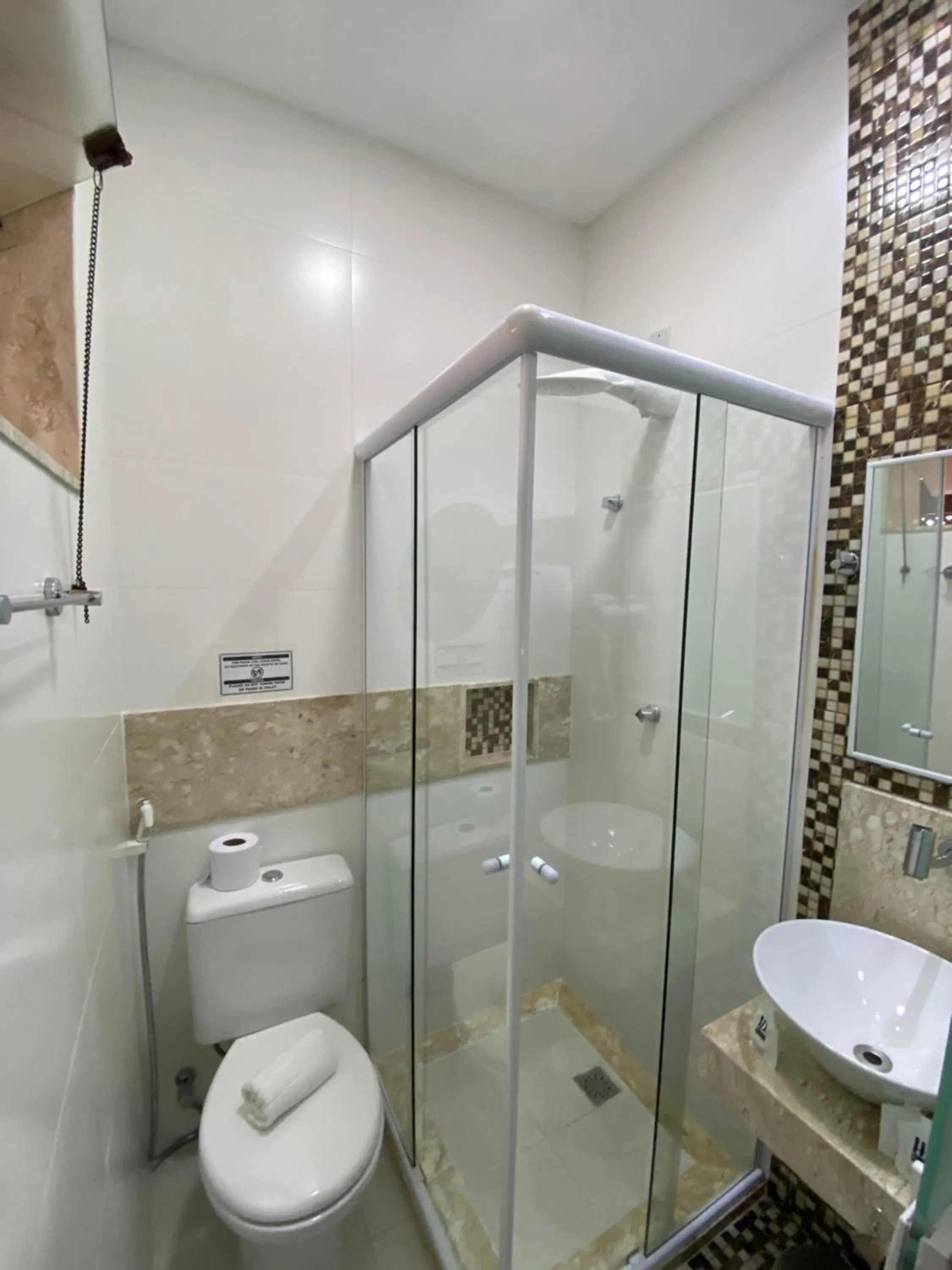 Shower in Palace Hotel