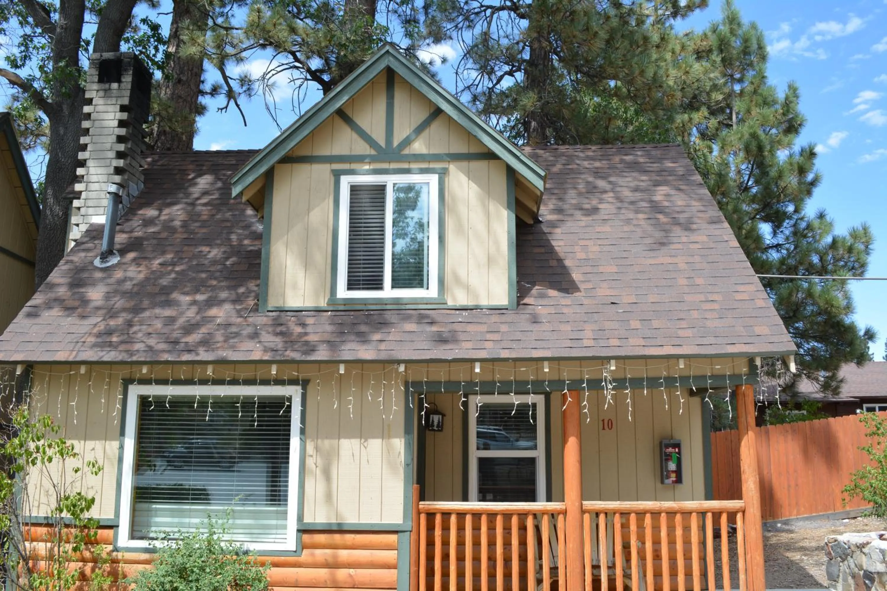 Facade/entrance in Bear Creek Resort