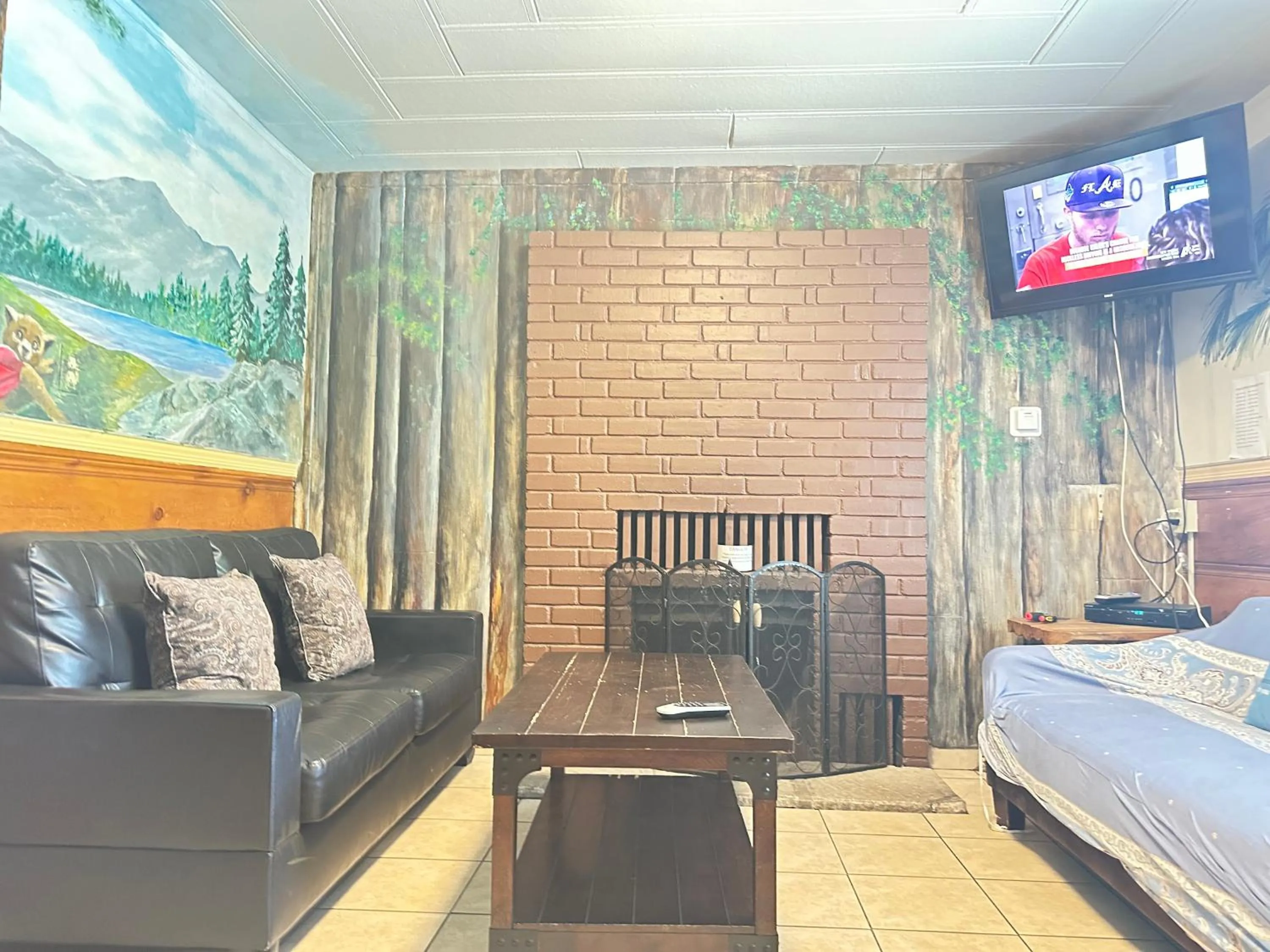 Living room, Bed in Bear Creek Resort