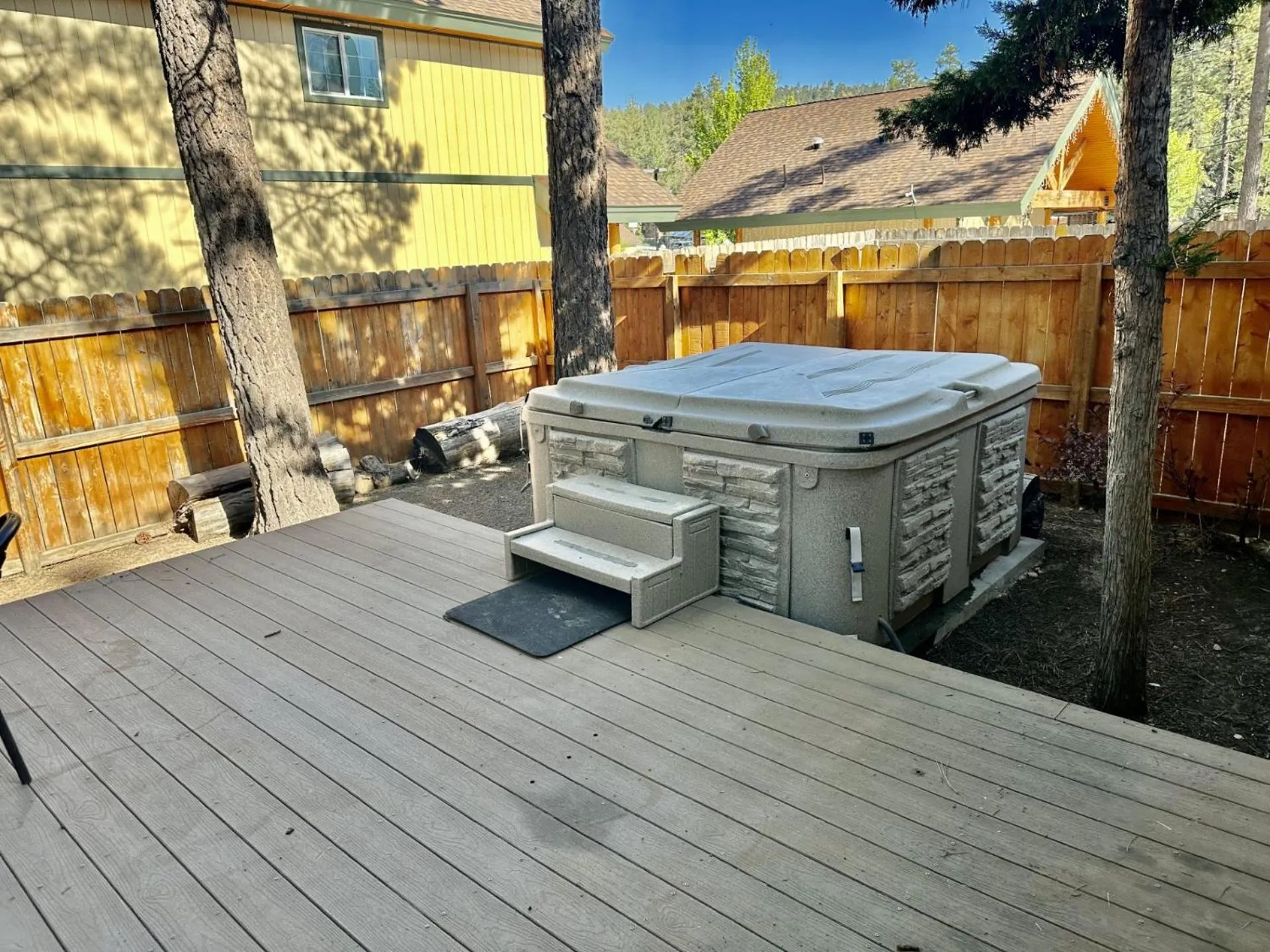 Inner courtyard view in Bear Creek Resort