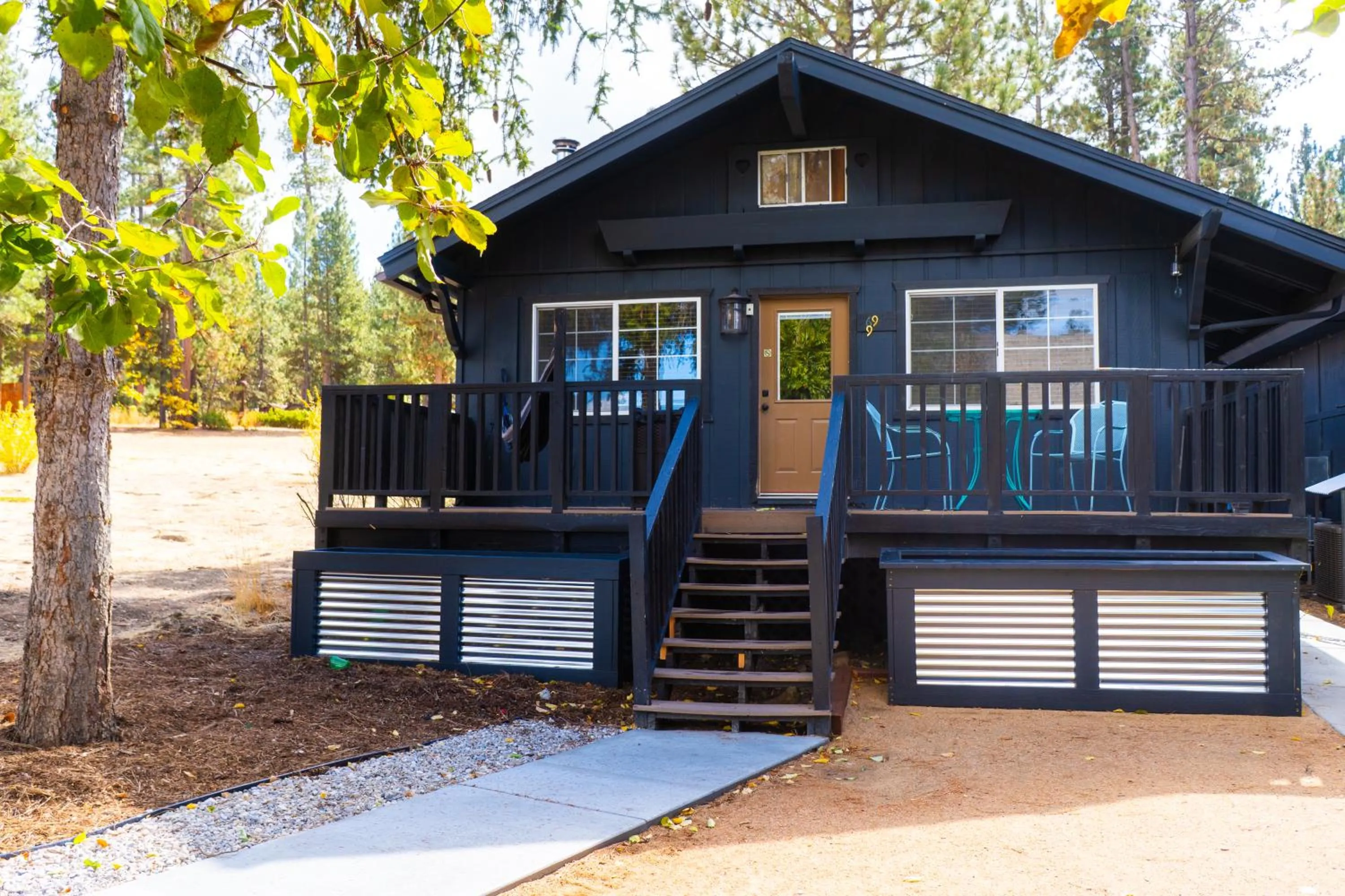 Property building in Sessions Retreat & Hotel