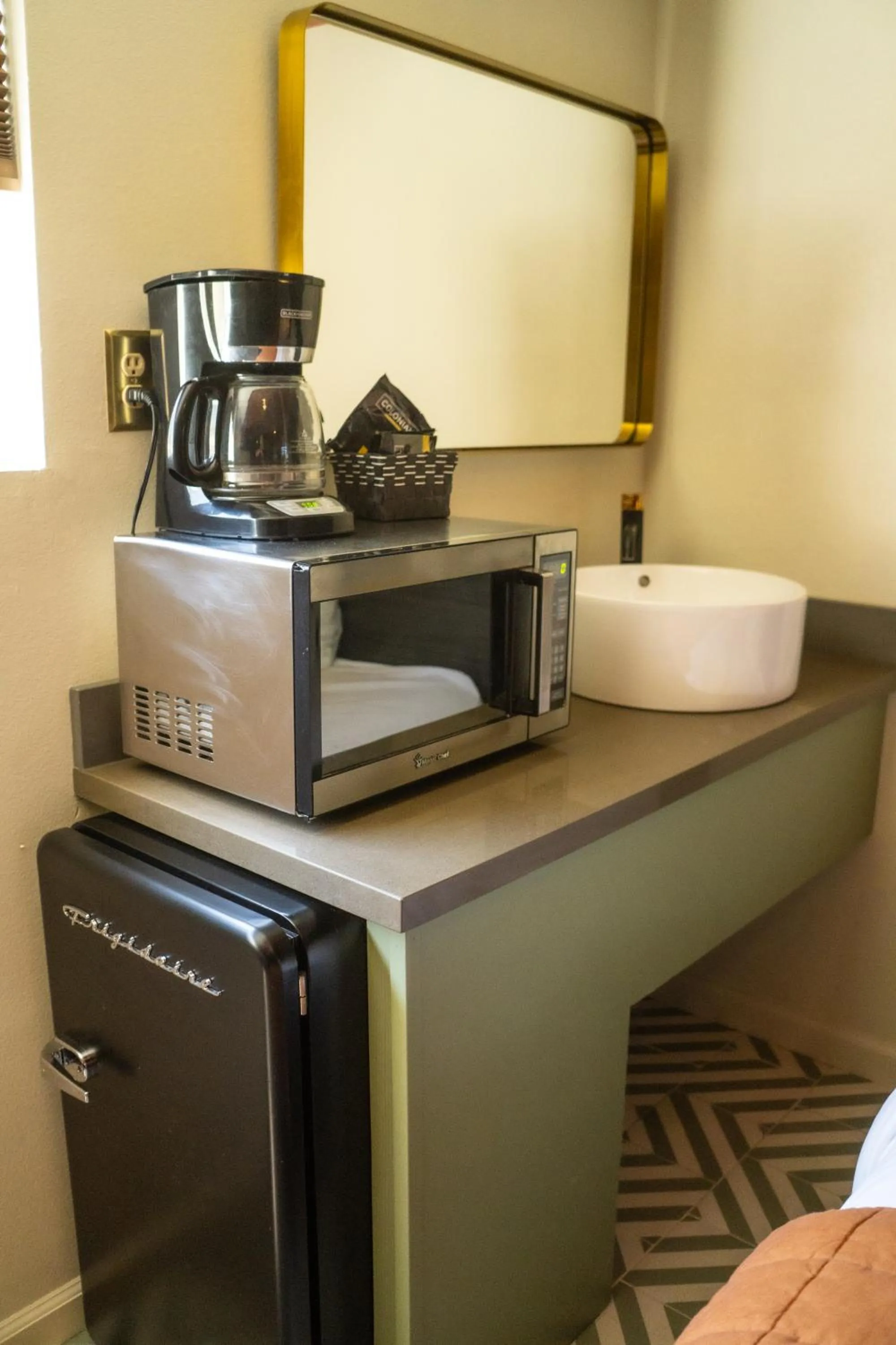Coffee/tea facilities in Sessions Retreat & Hotel