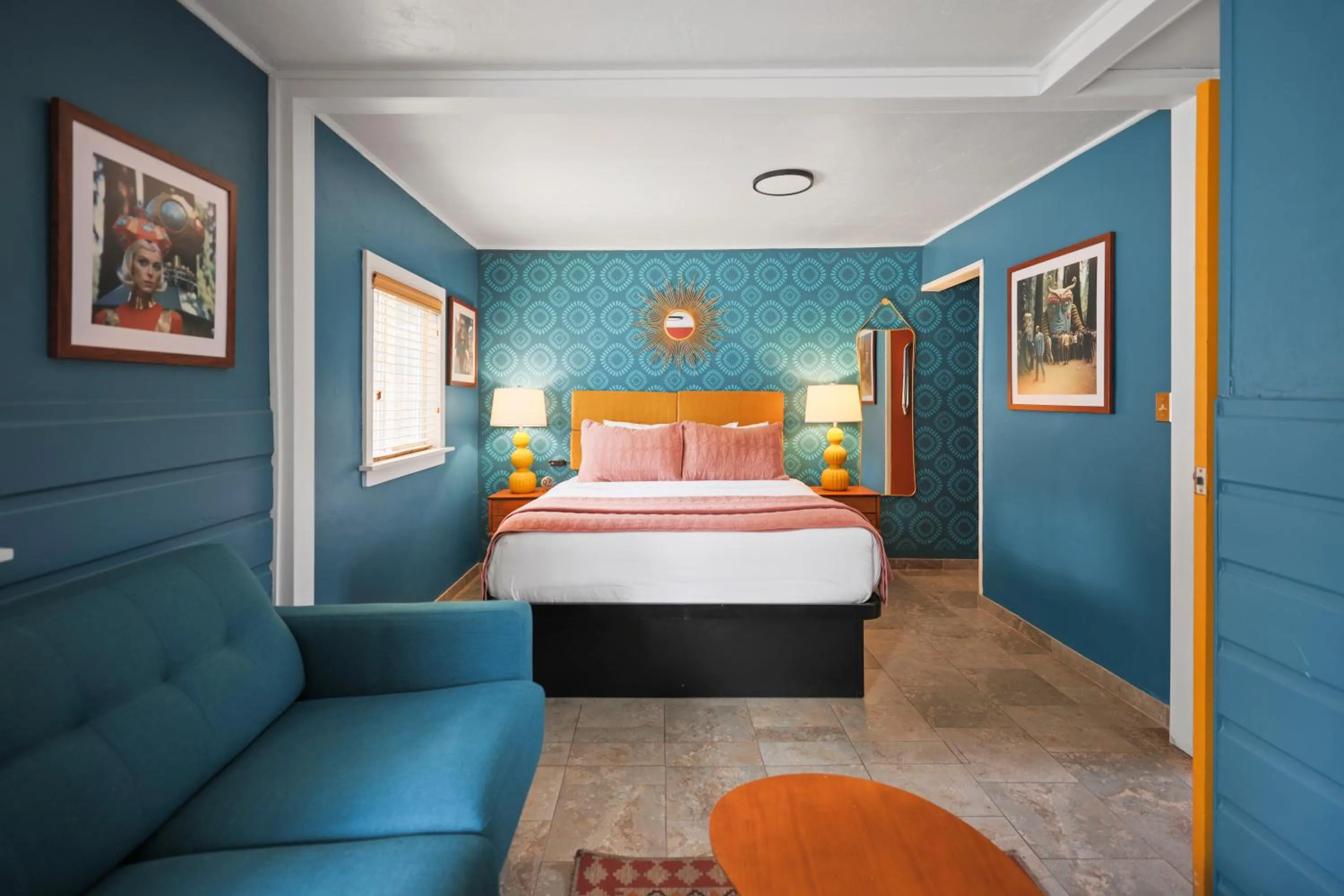 Bed in Sessions Retreat & Hotel